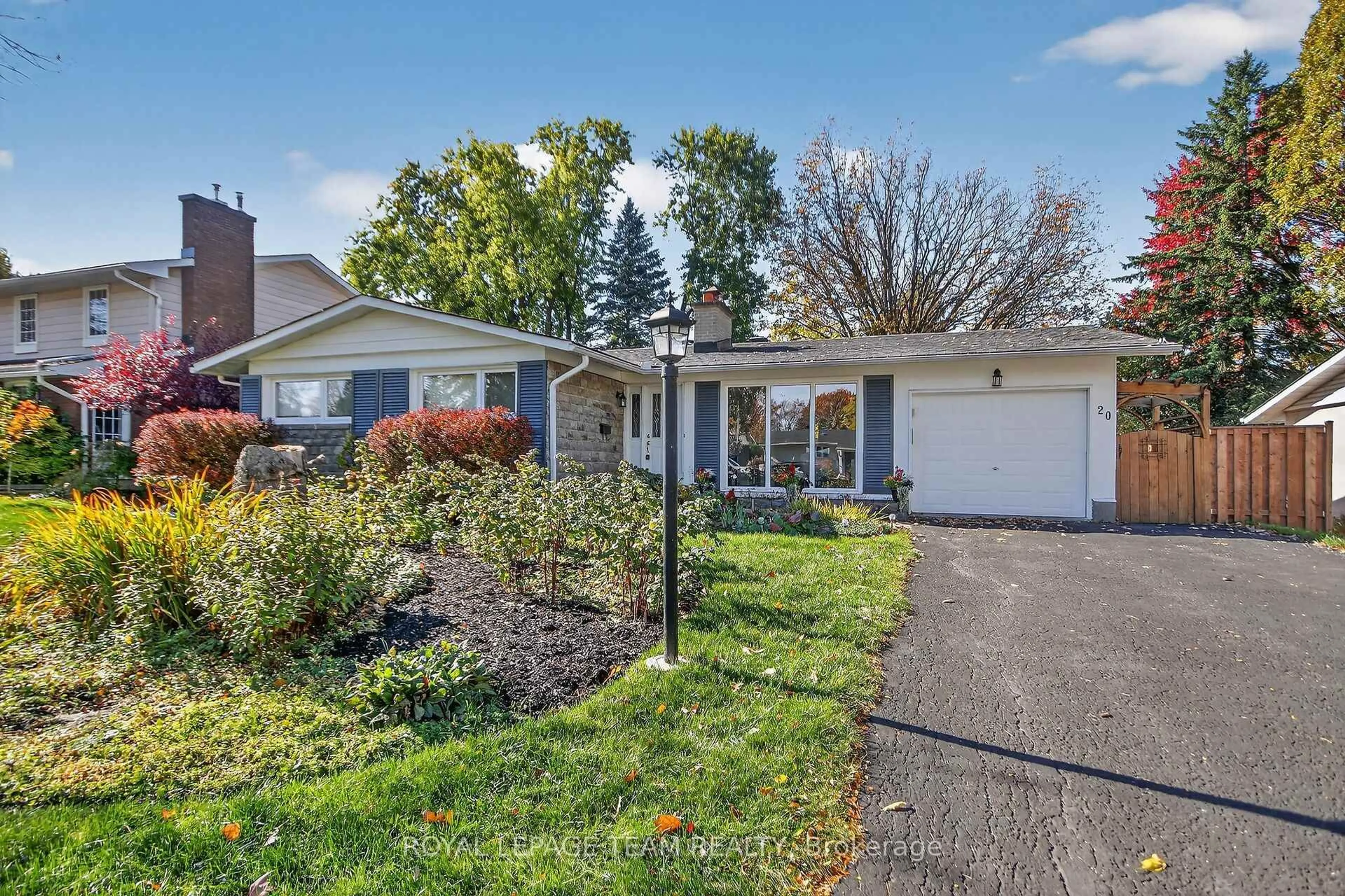 Home with vinyl exterior material, street for 20 Beaumaris Dr, Ottawa Ontario K2H 7J9