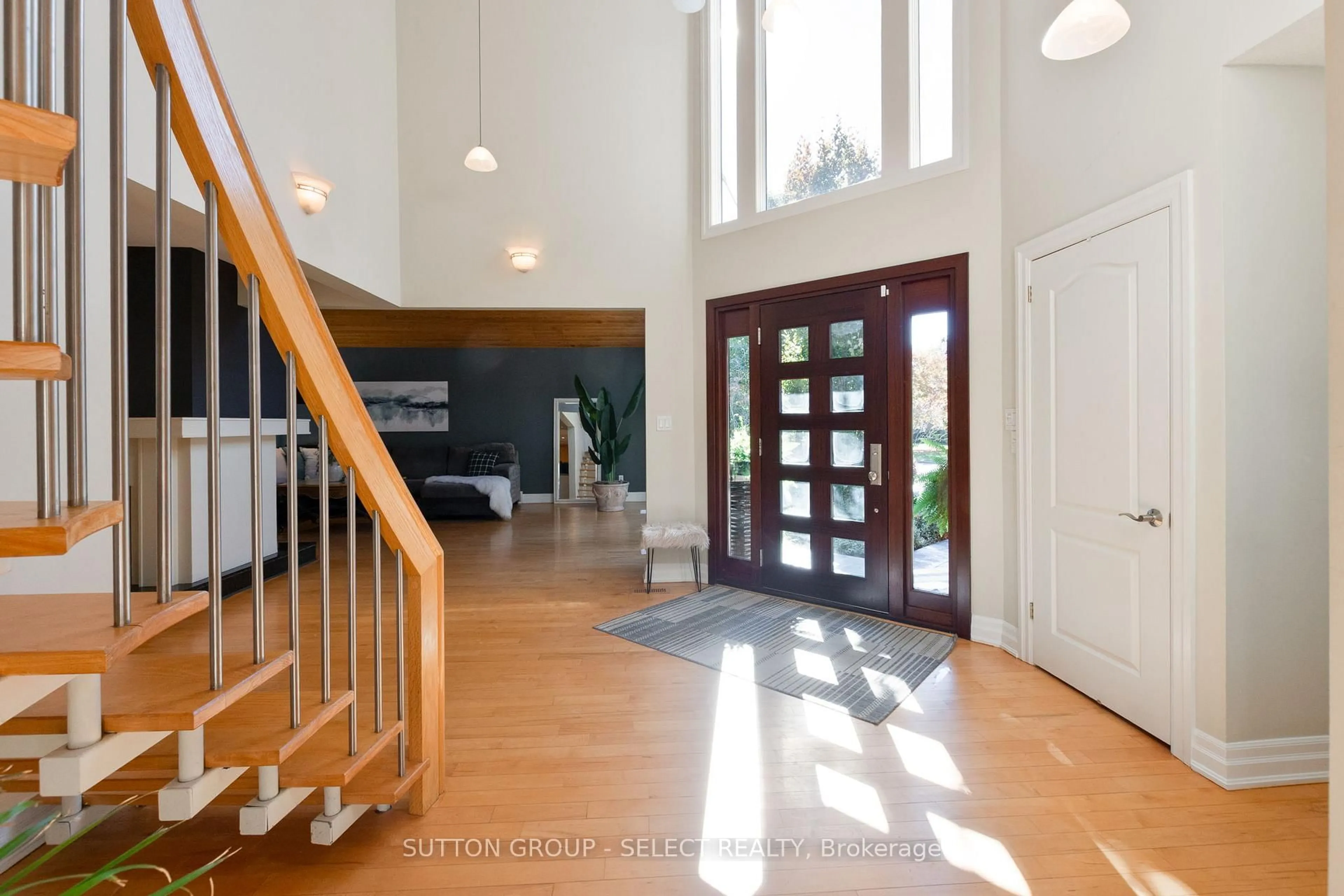 Indoor foyer for 1 Shavian Crt, London North Ontario N6G 3G9