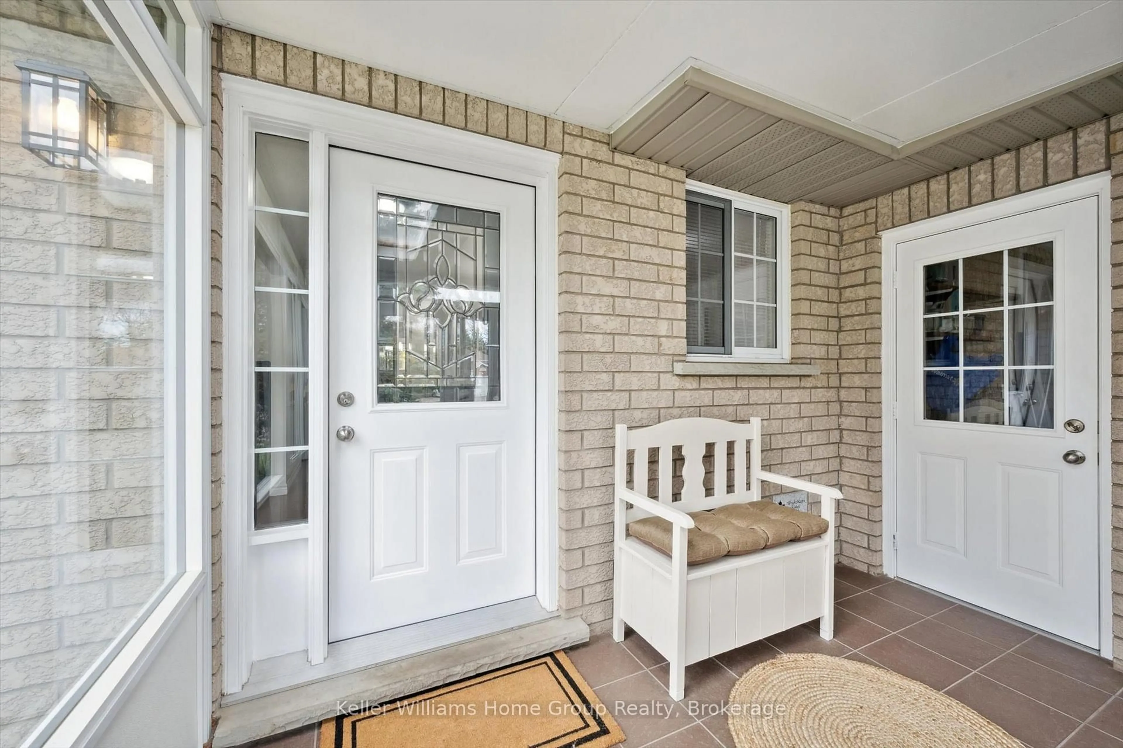 Indoor entryway for 282 Highland Rd, Centre Wellington Ontario N1M 3N9