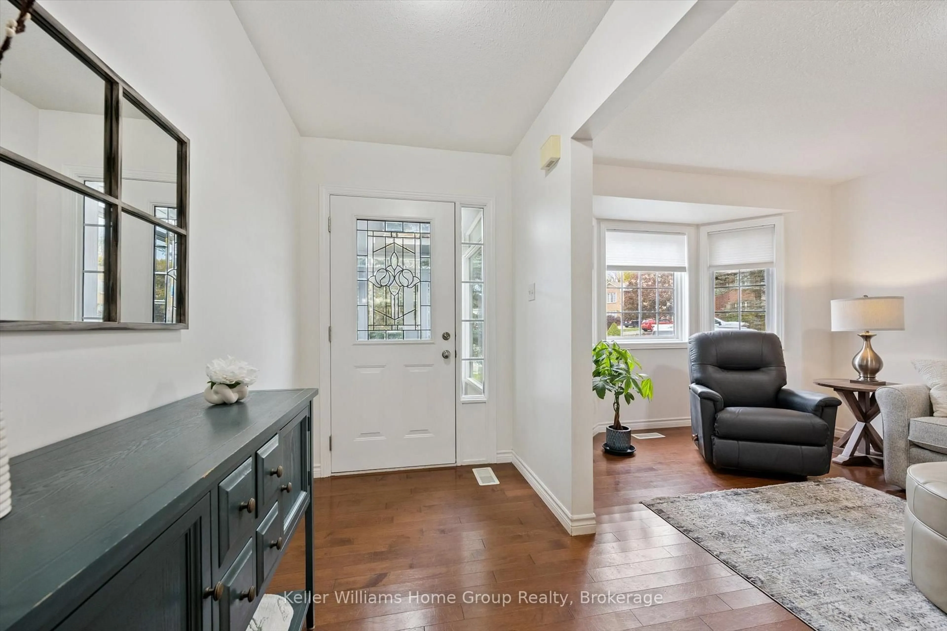 Indoor entryway for 282 Highland Rd, Centre Wellington Ontario N1M 3N9