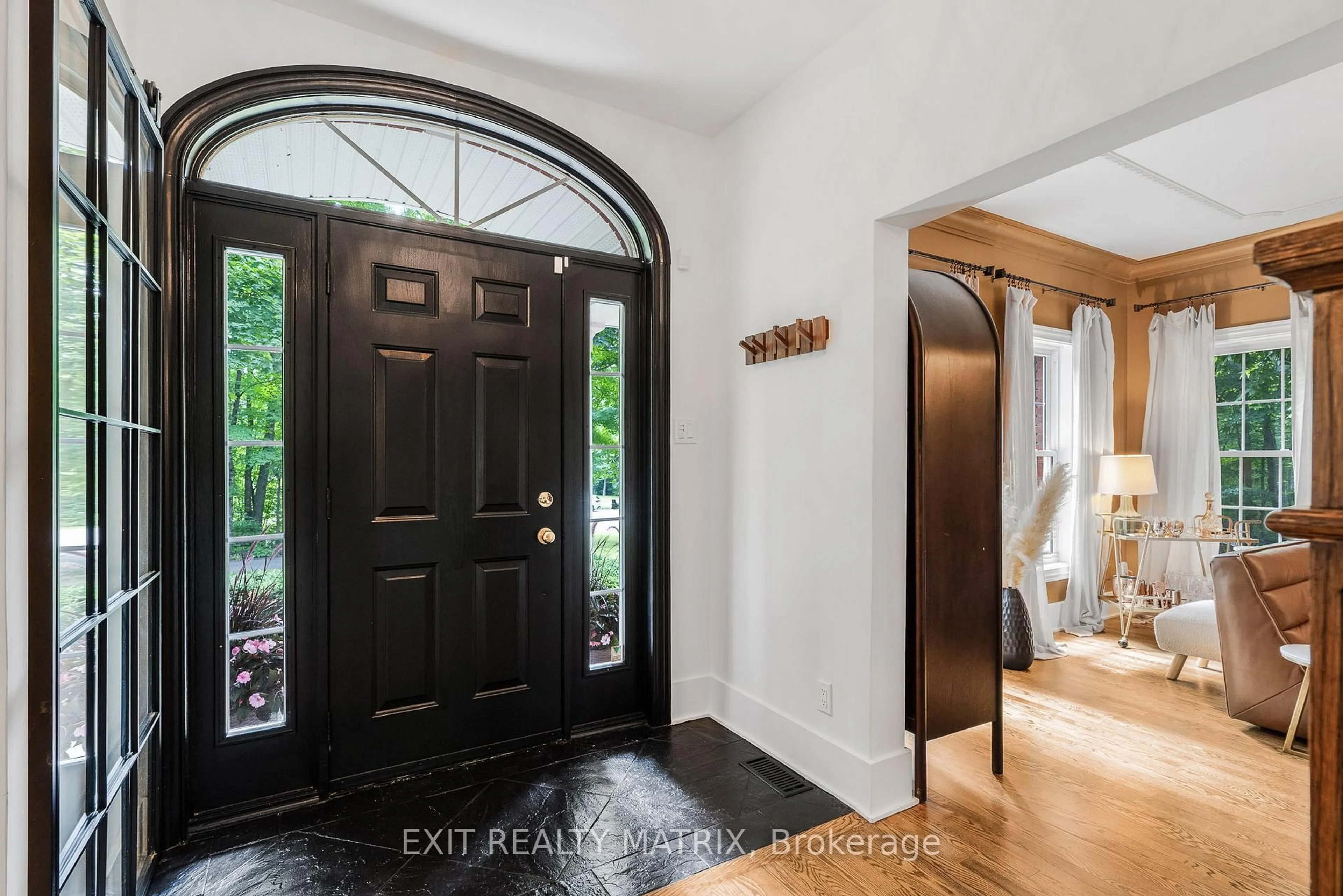 Indoor entryway for 1271 GEORGES VANIER Dr, Ottawa Ontario K4C 1R6