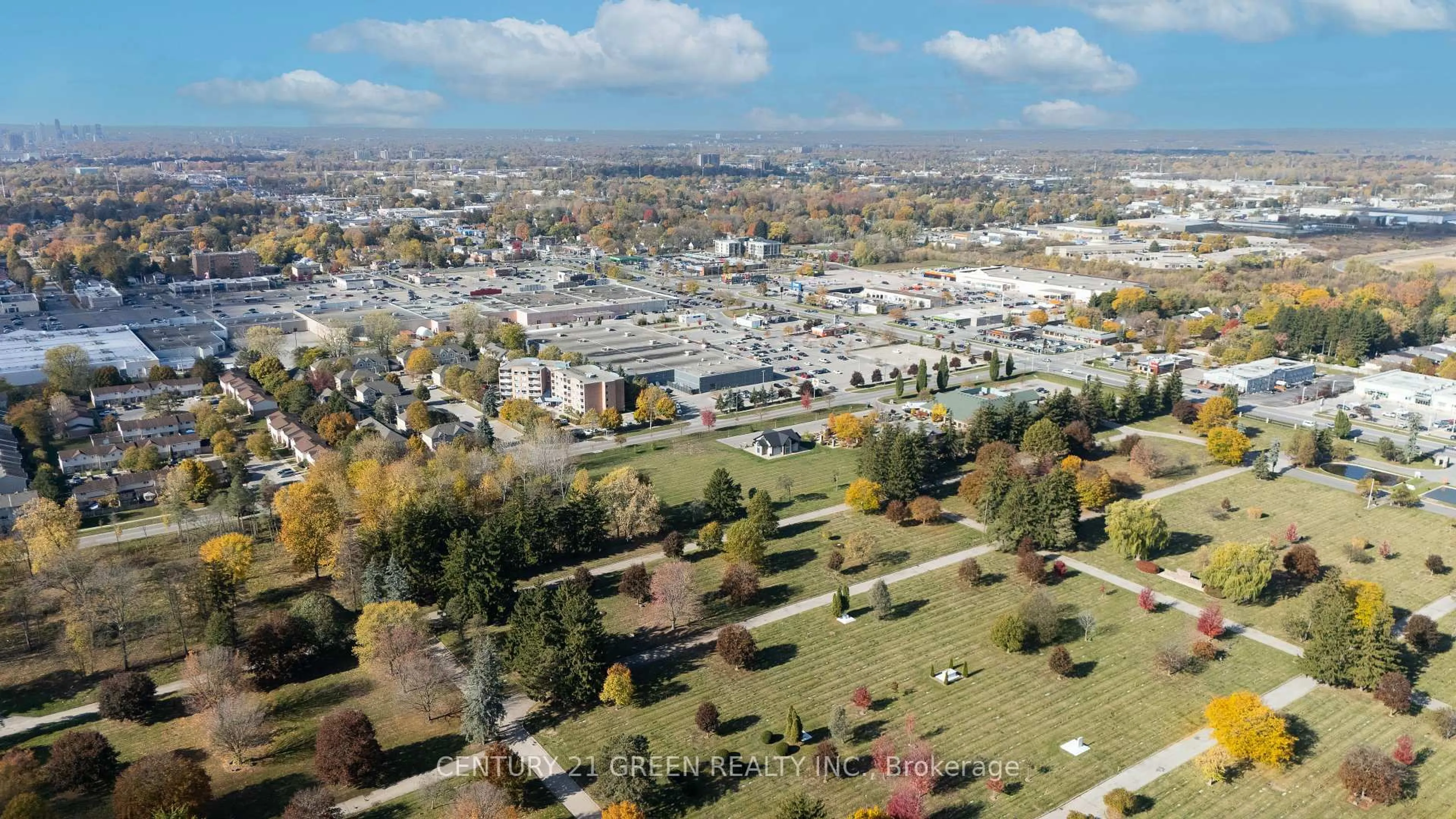 A pic from outside/outdoor area/front of a property/back of a property/a pic from drone, mountain view for 126 Carlyle Dr, London East Ontario N5V 3T1