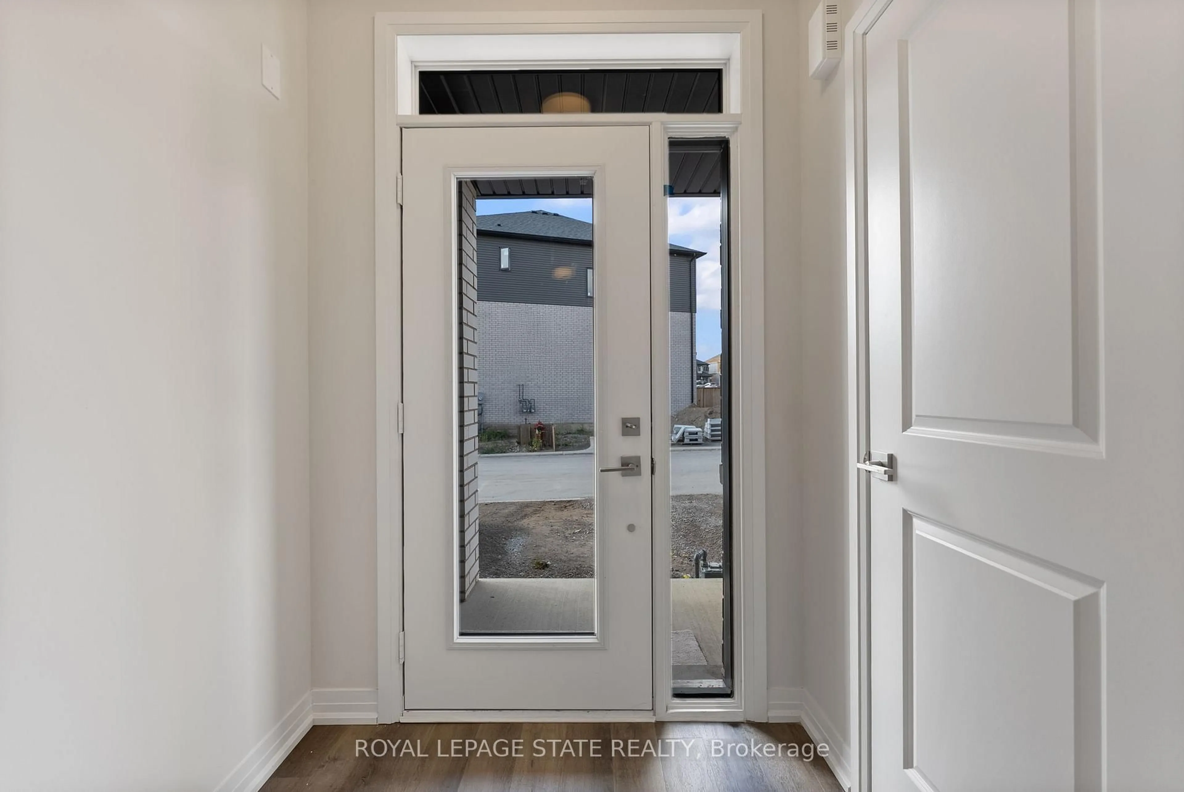 Indoor entryway for 660 Colborne St #26, Brantford Ontario N3T 0L8