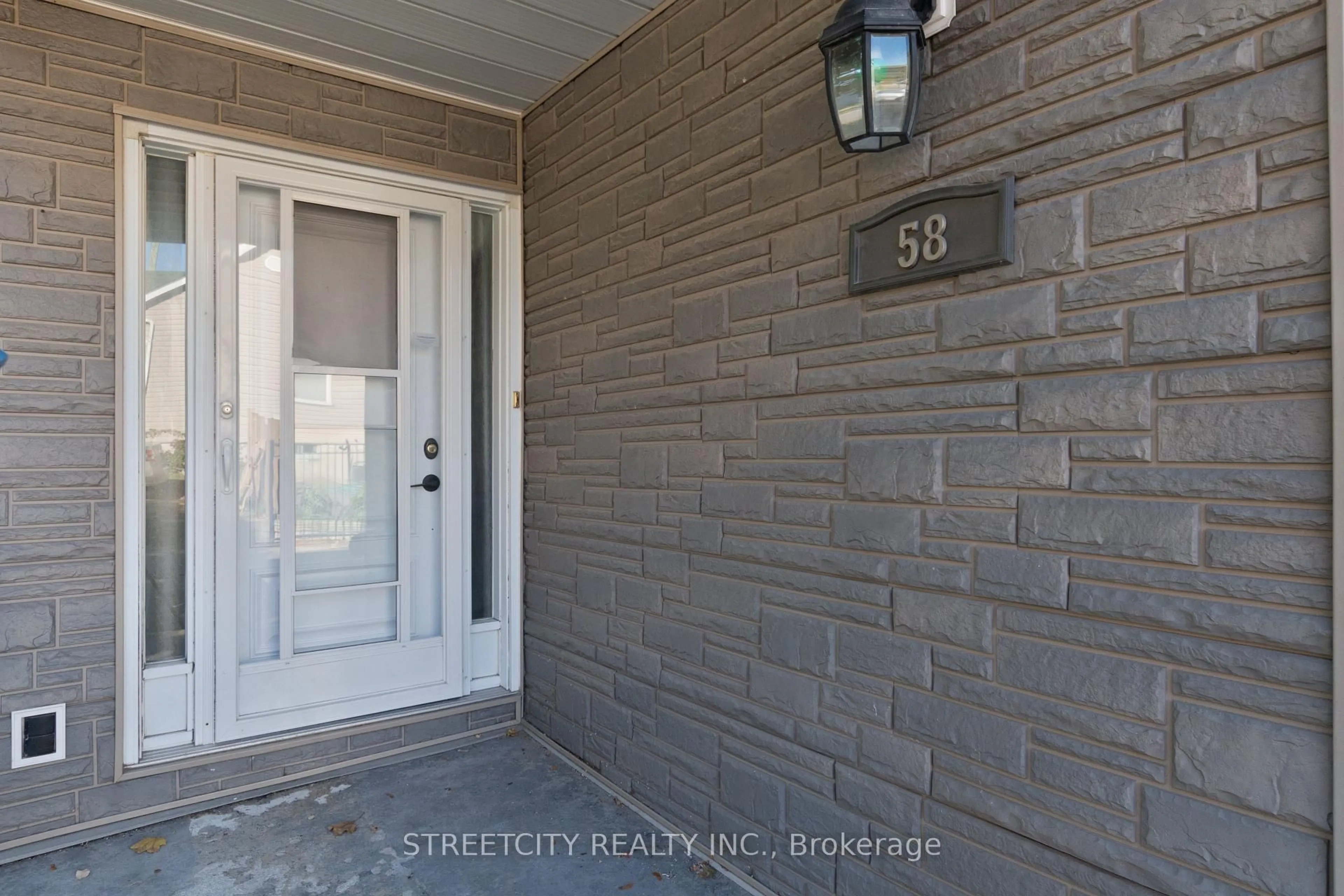 Indoor entryway for 58 Norwich Ave, Woodstock Ontario N4S 3V2