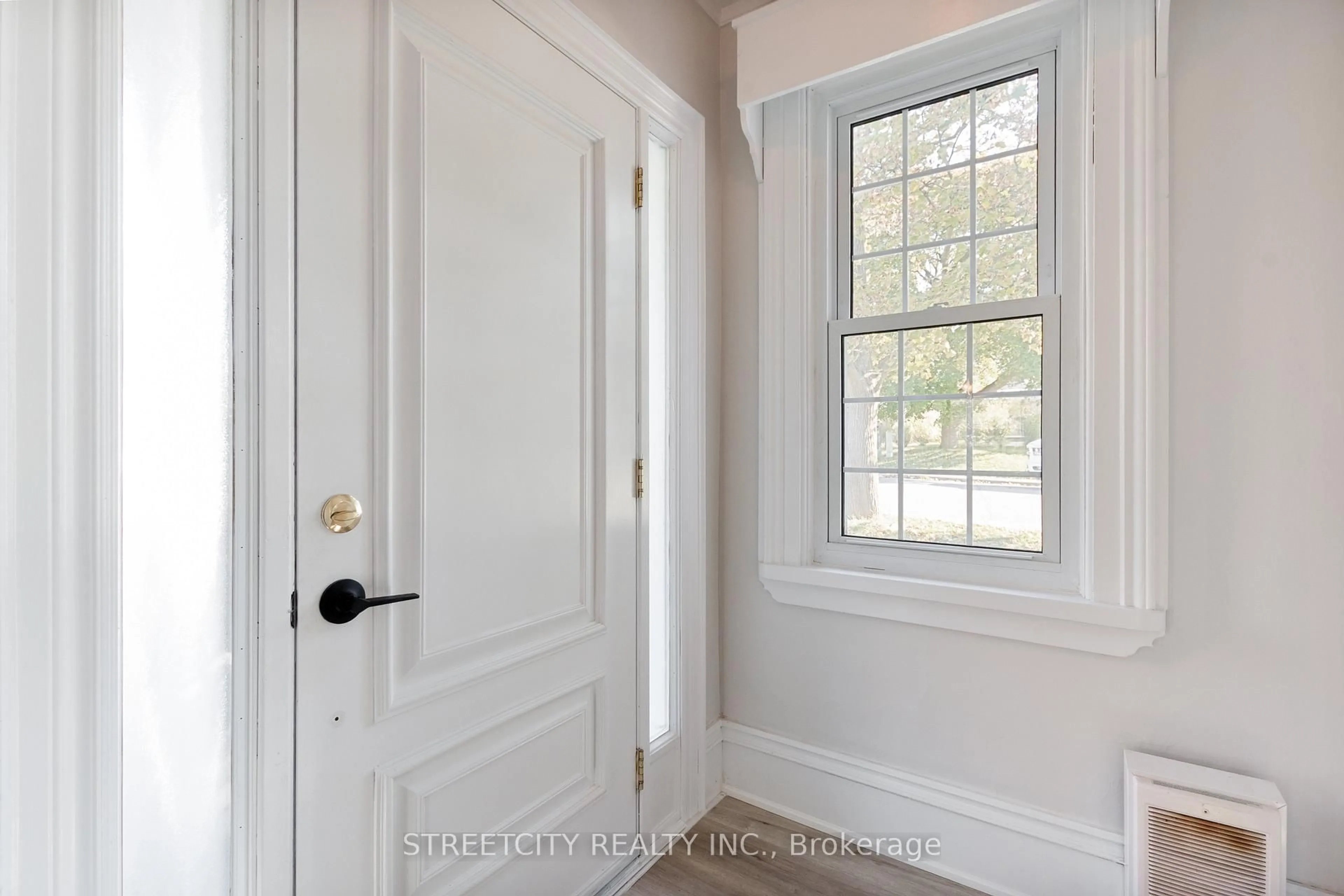 Indoor entryway for 58 Norwich Ave, Woodstock Ontario N4S 3V2