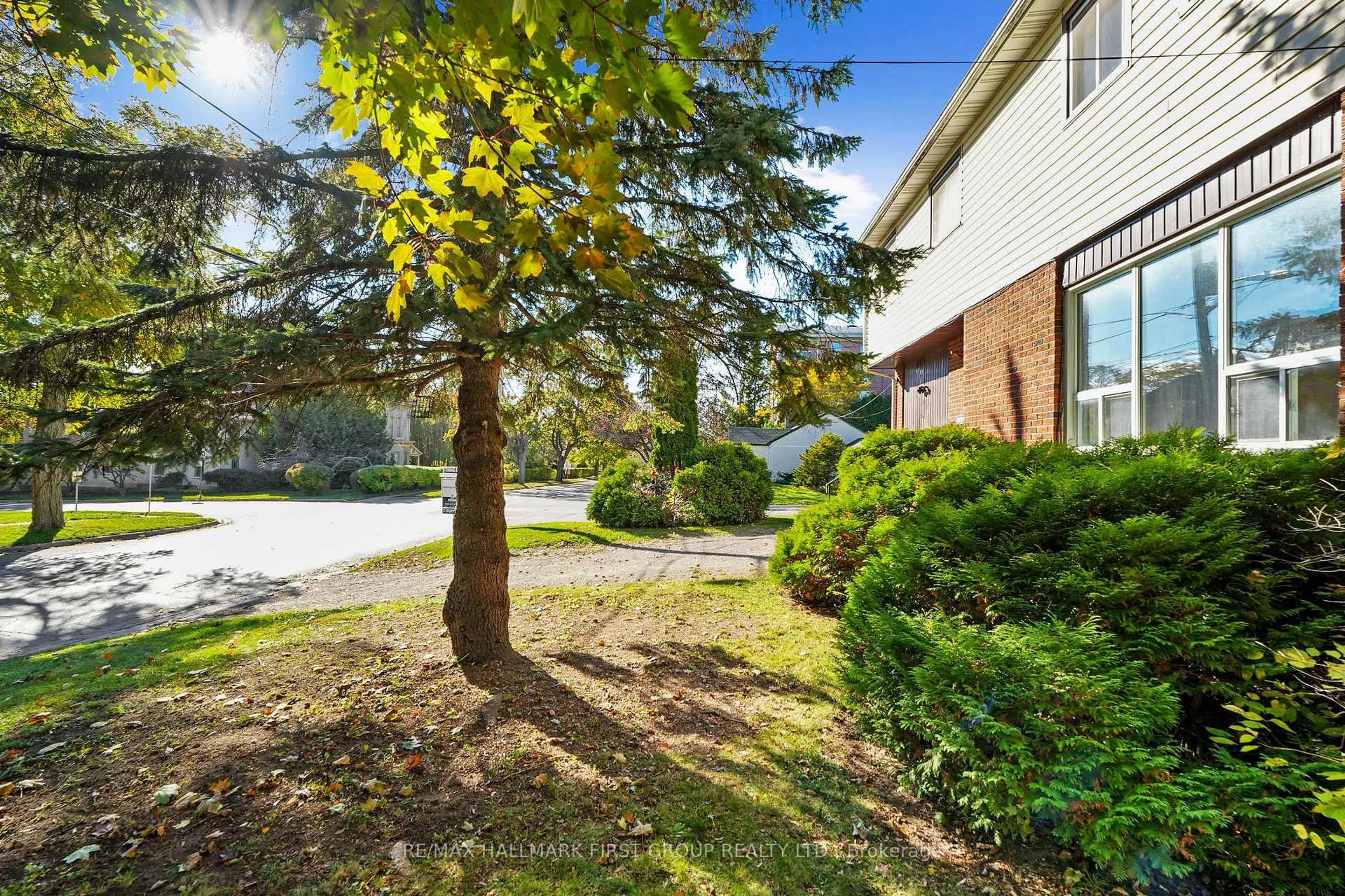 Patio, street for 158 Queen St, Cobourg Ontario K9A 4T8