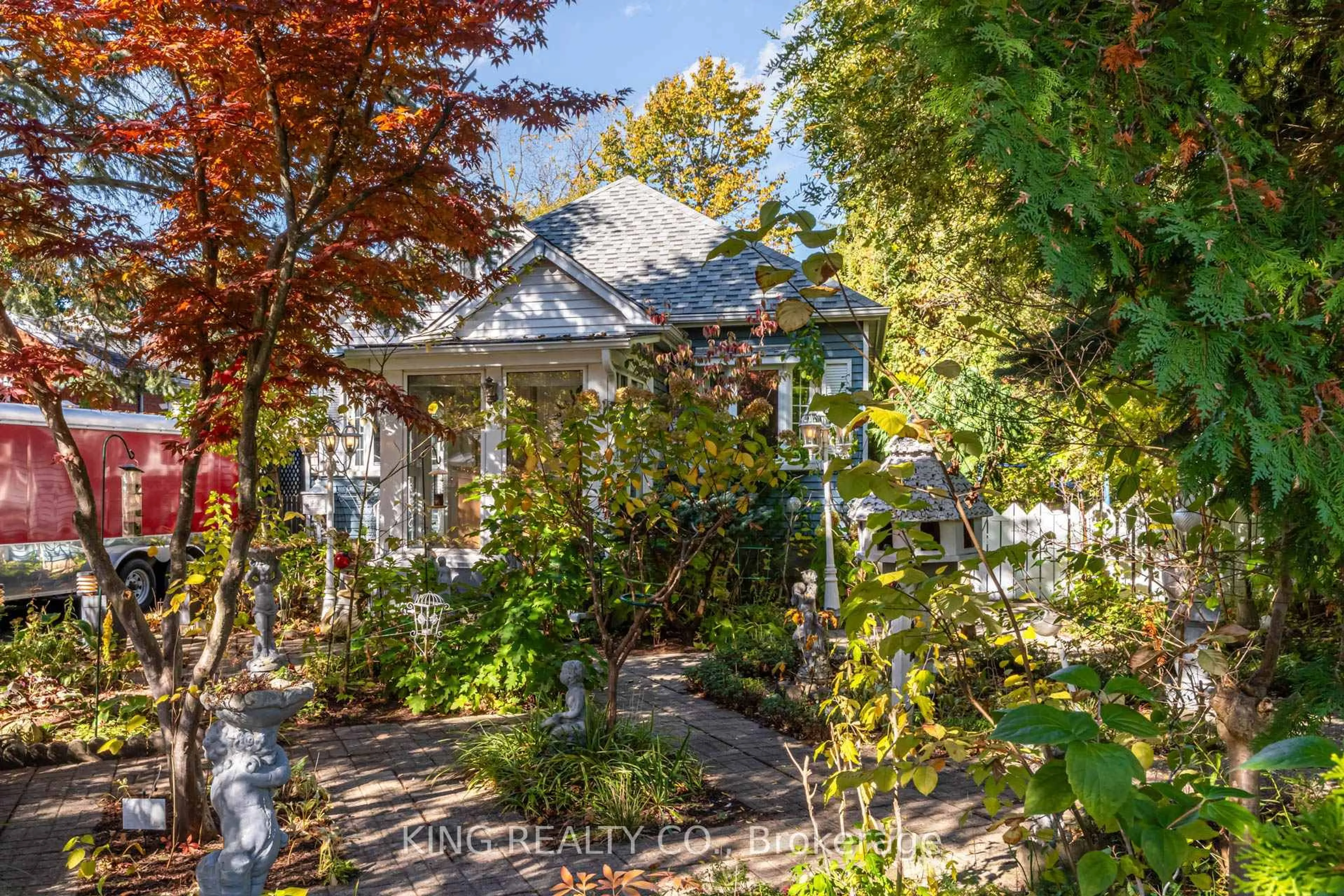 Patio, street for 116 Brock St, Kitchener Ontario N2M 1X3