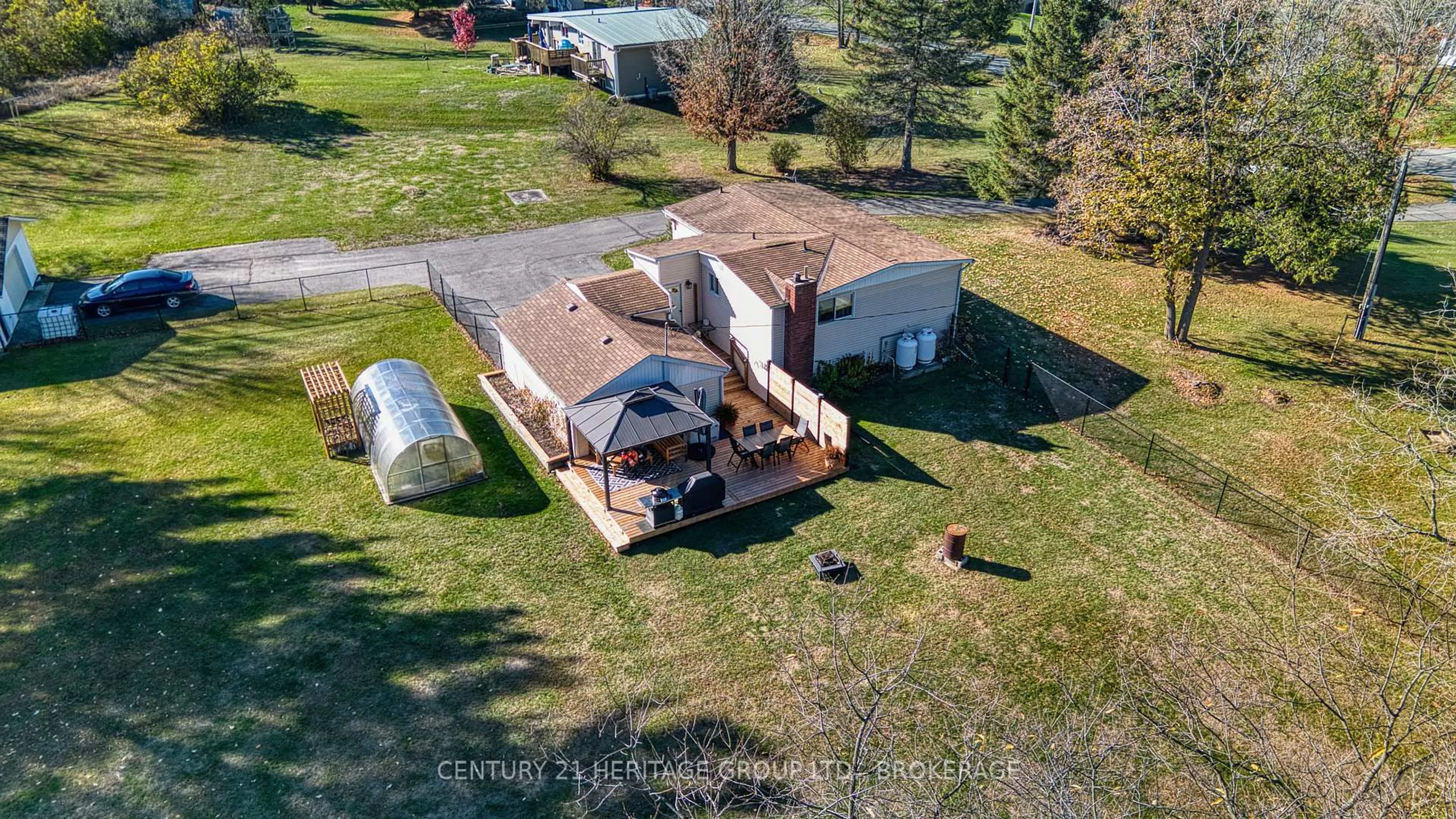 A pic from outside/outdoor area/front of a property/back of a property/a pic from drone, building for 3089 Campbell Rd, Sydenham Ontario K0H 2T0