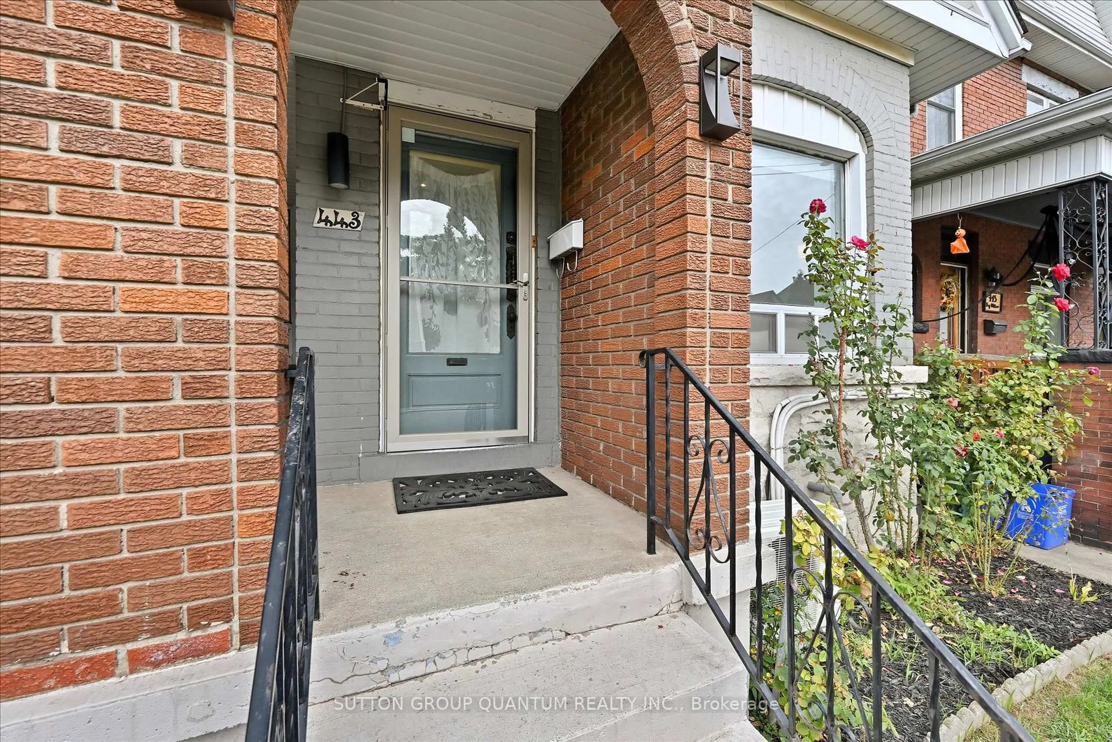 Indoor entryway for 443 King William St, Hamilton Ontario L8L 1R1