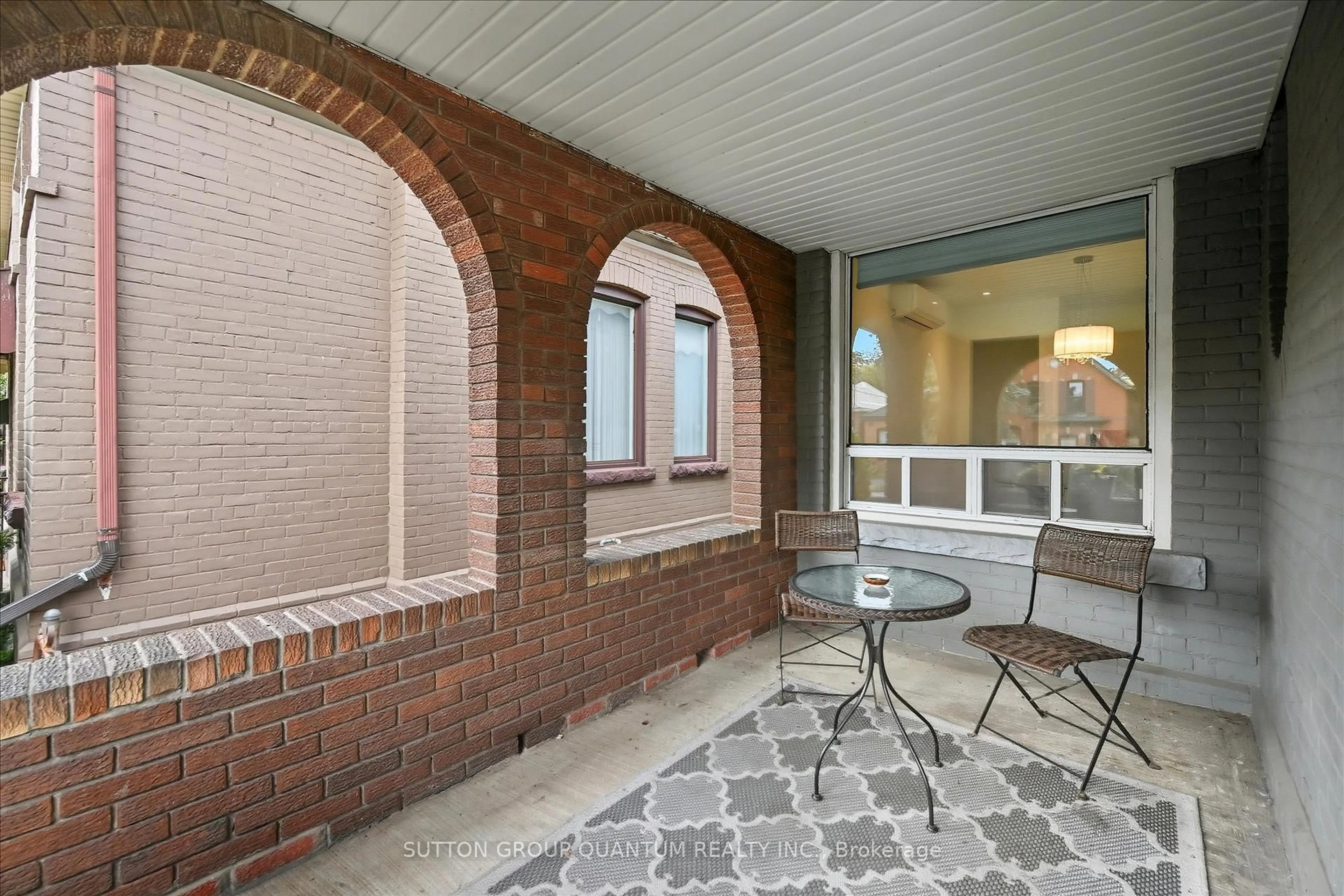 Patio, street for 443 King William St, Hamilton Ontario L8L 1R1