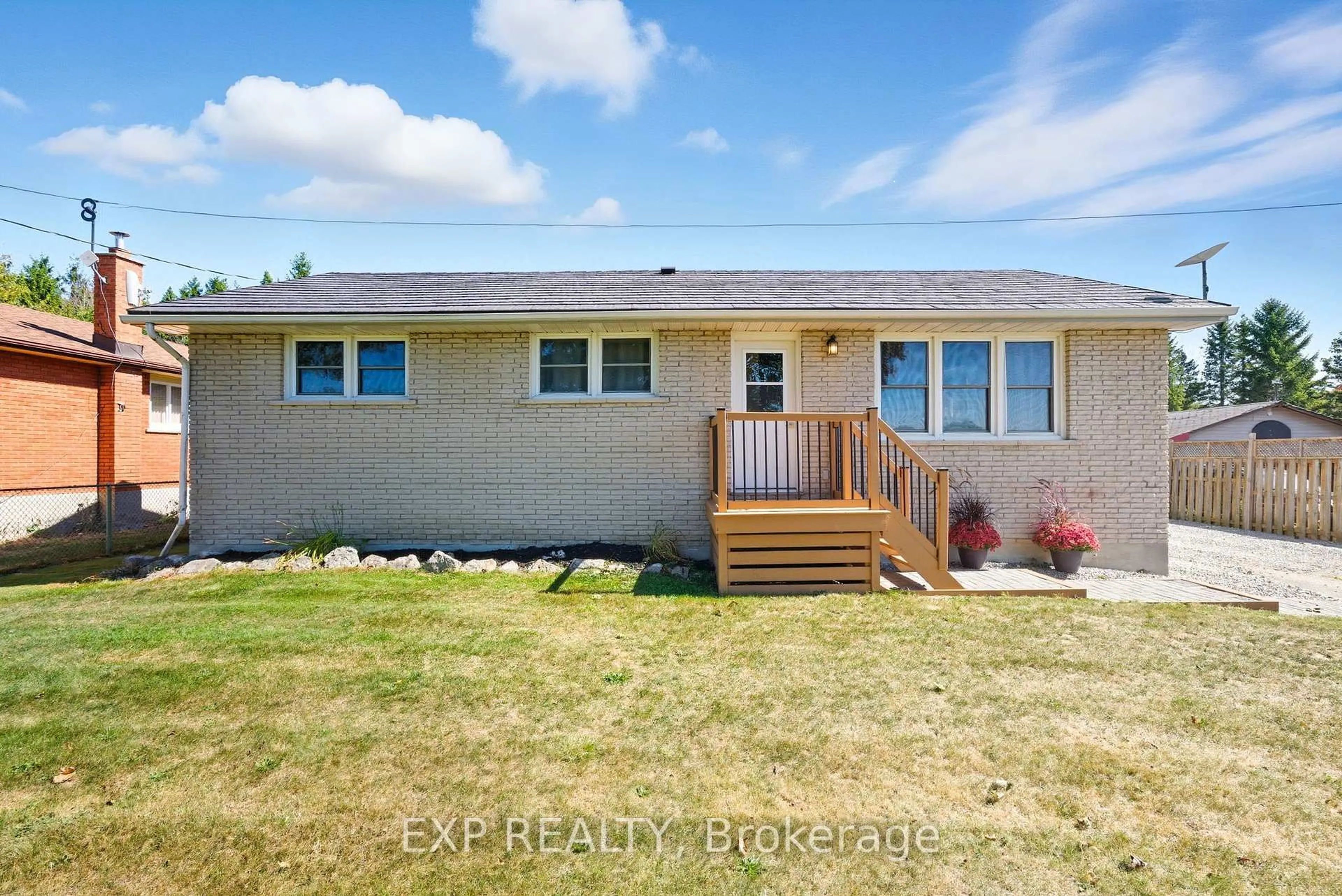 Home with vinyl exterior material, unknown for 1515 Pentecostal Rd, Hamilton Township Ontario K9A 4J8