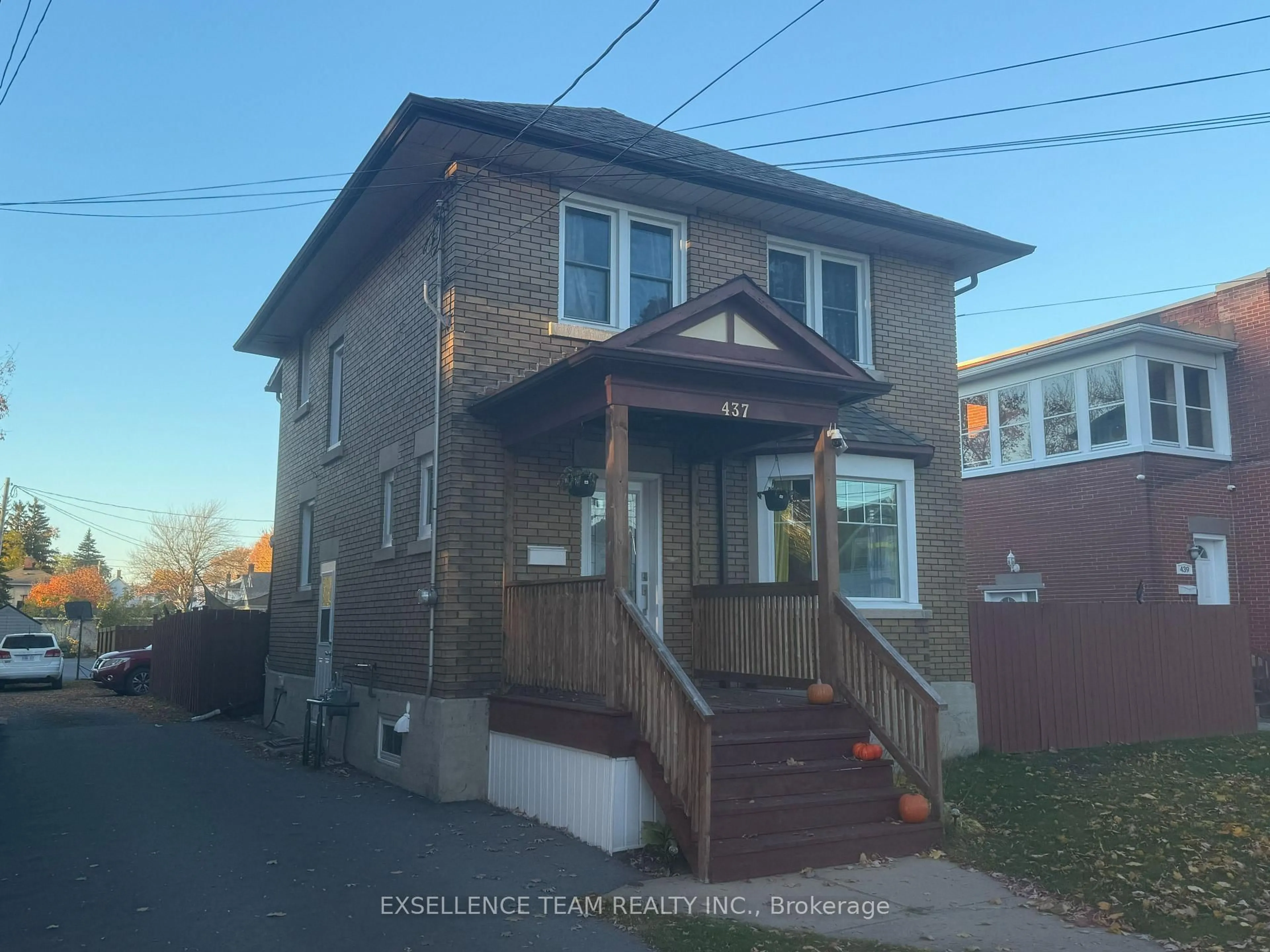 Unknown for 437 4th St, Cornwall Ontario K6H 2J5