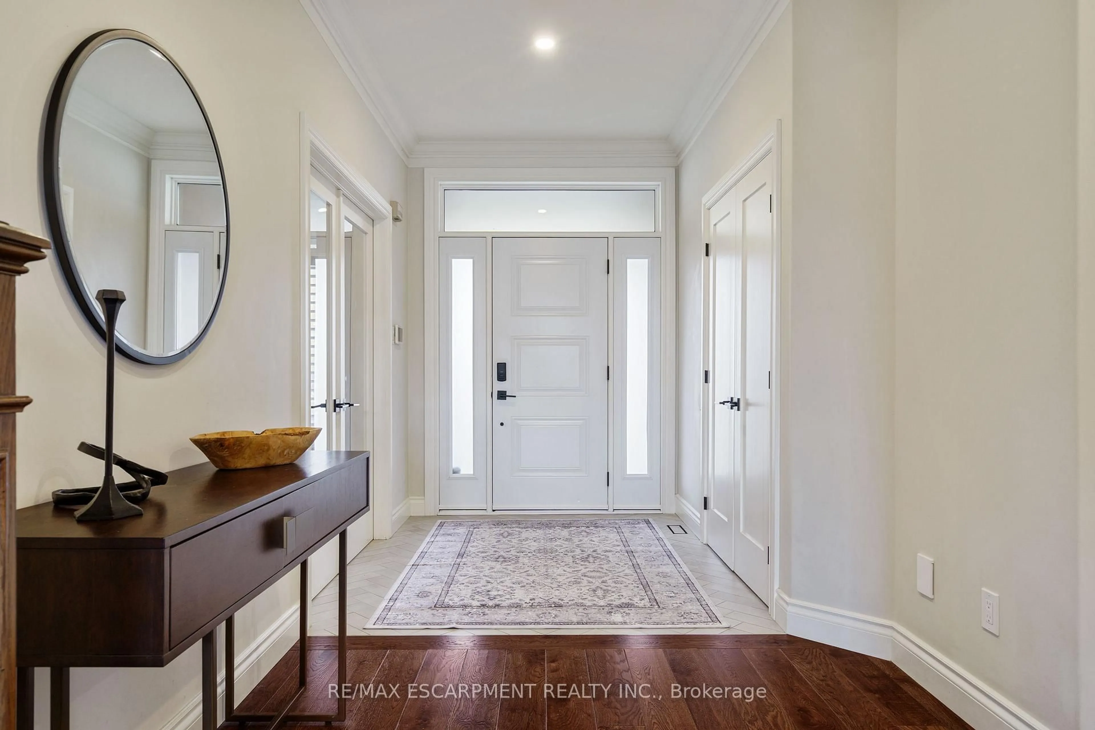 Indoor entryway for 47 Stowbridge Cres, Hamilton Ontario L9G 5E1