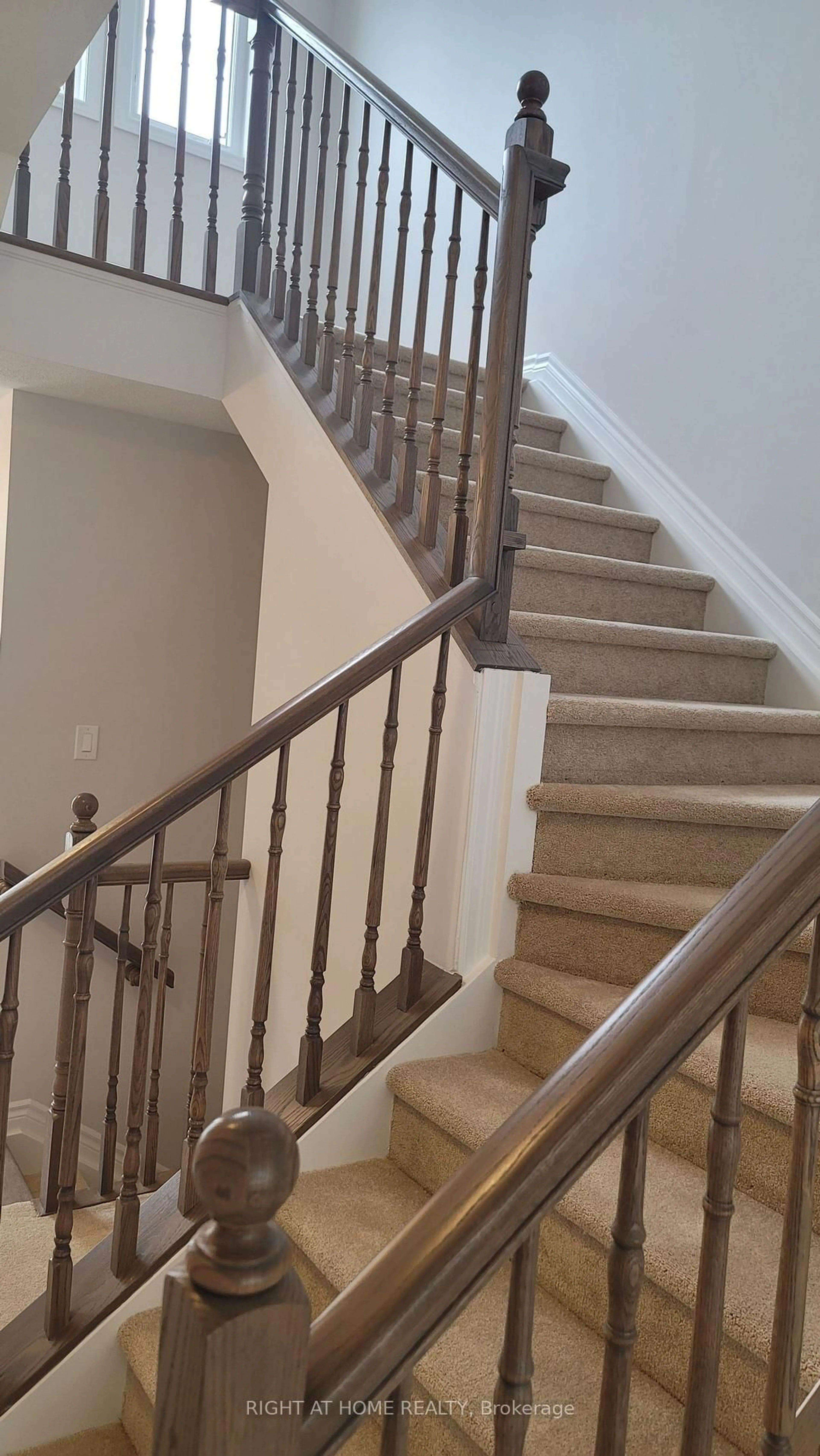 Stairs for 713 PERSEUS Ave, Ottawa Ontario K2J 3V5
