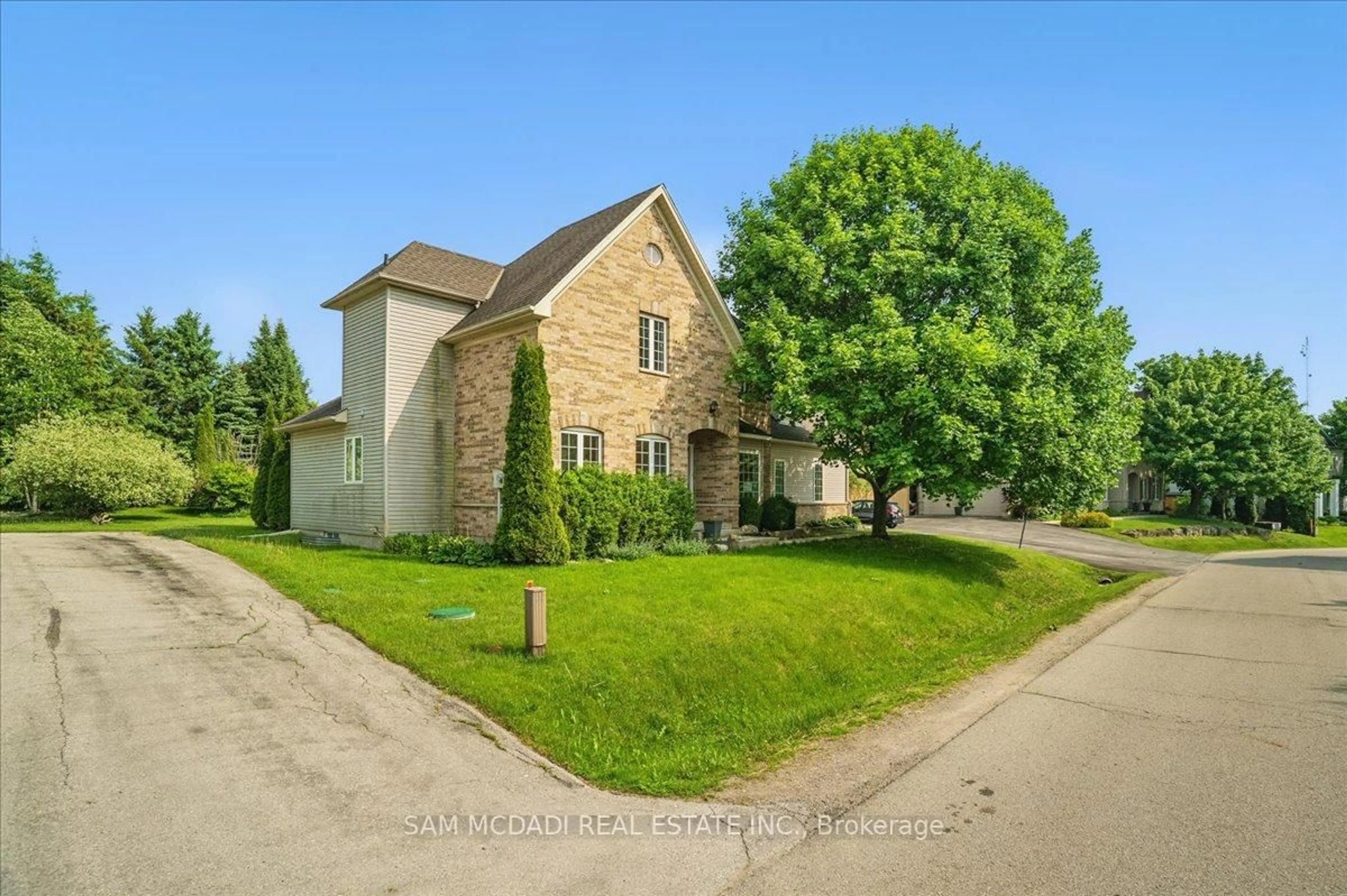 A pic from outside/outdoor area/front of a property/back of a property/a pic from drone, street for 6 Valley Ridge Lane #20, Hamilton Ontario L8N 2Z7