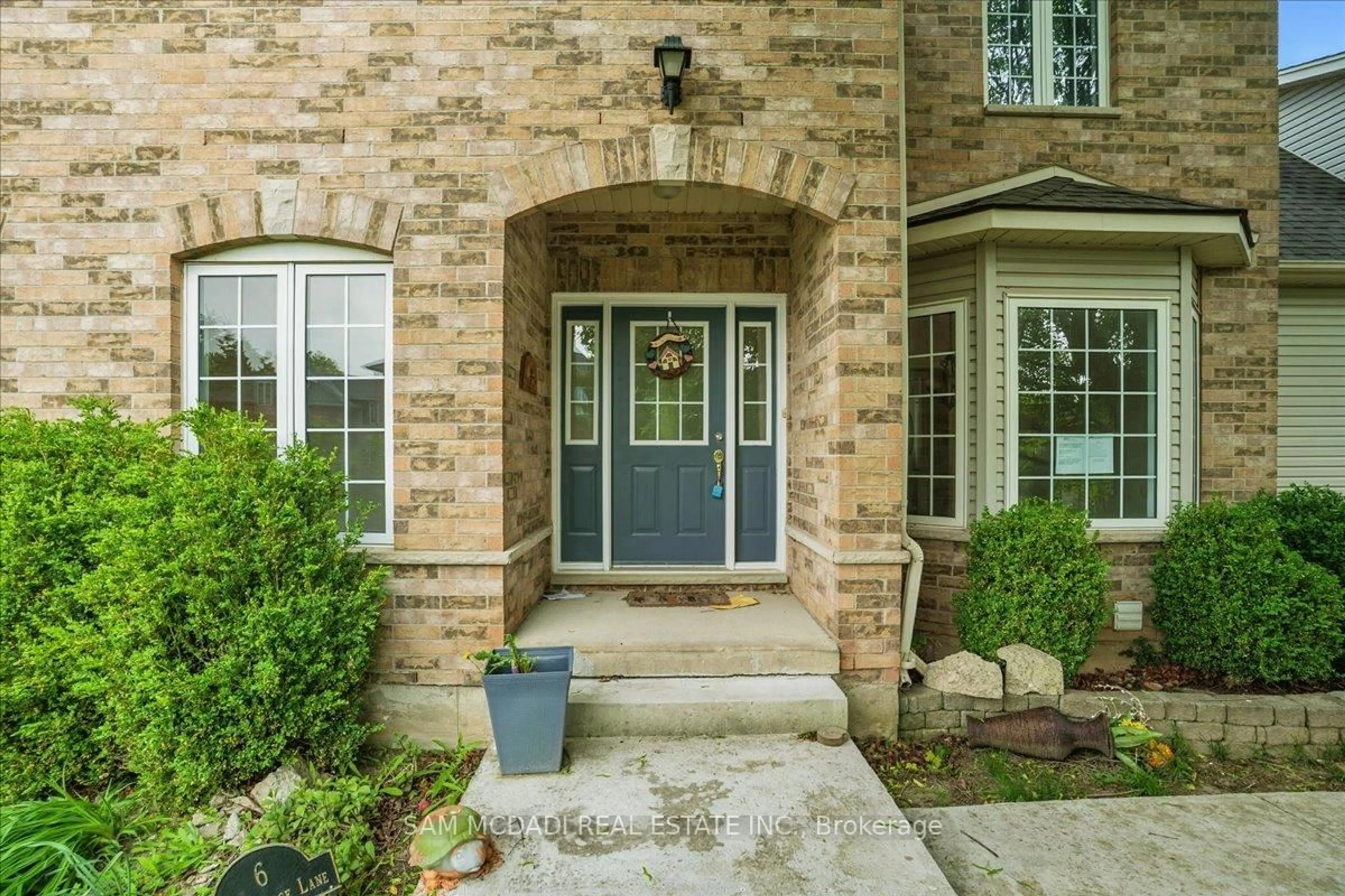 Indoor entryway for 6 Valley Ridge Lane #20, Hamilton Ontario L8N 2Z7
