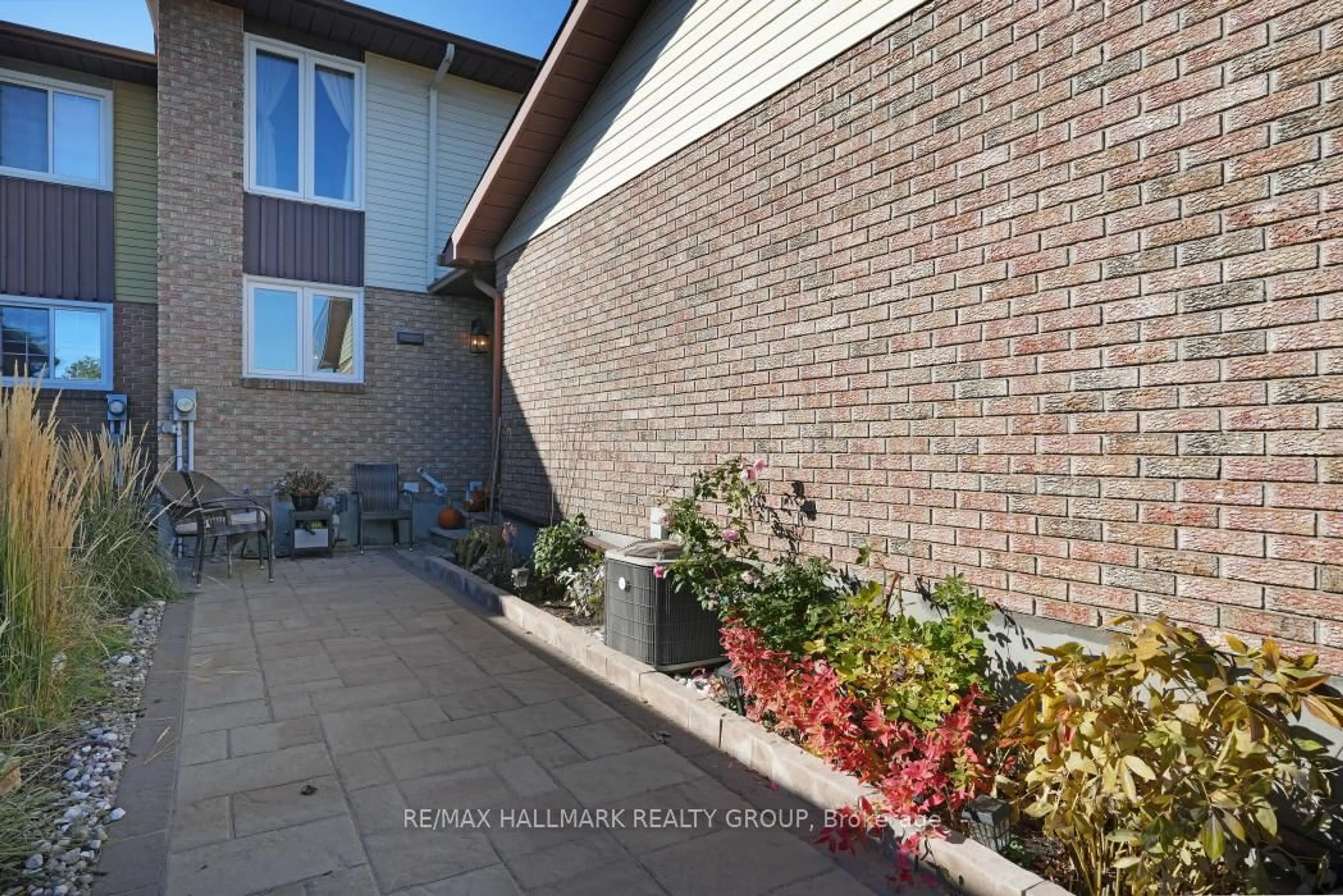 Home with brick exterior material, street for 2534 Southvale Cres, Ottawa Ontario K1B 5B4