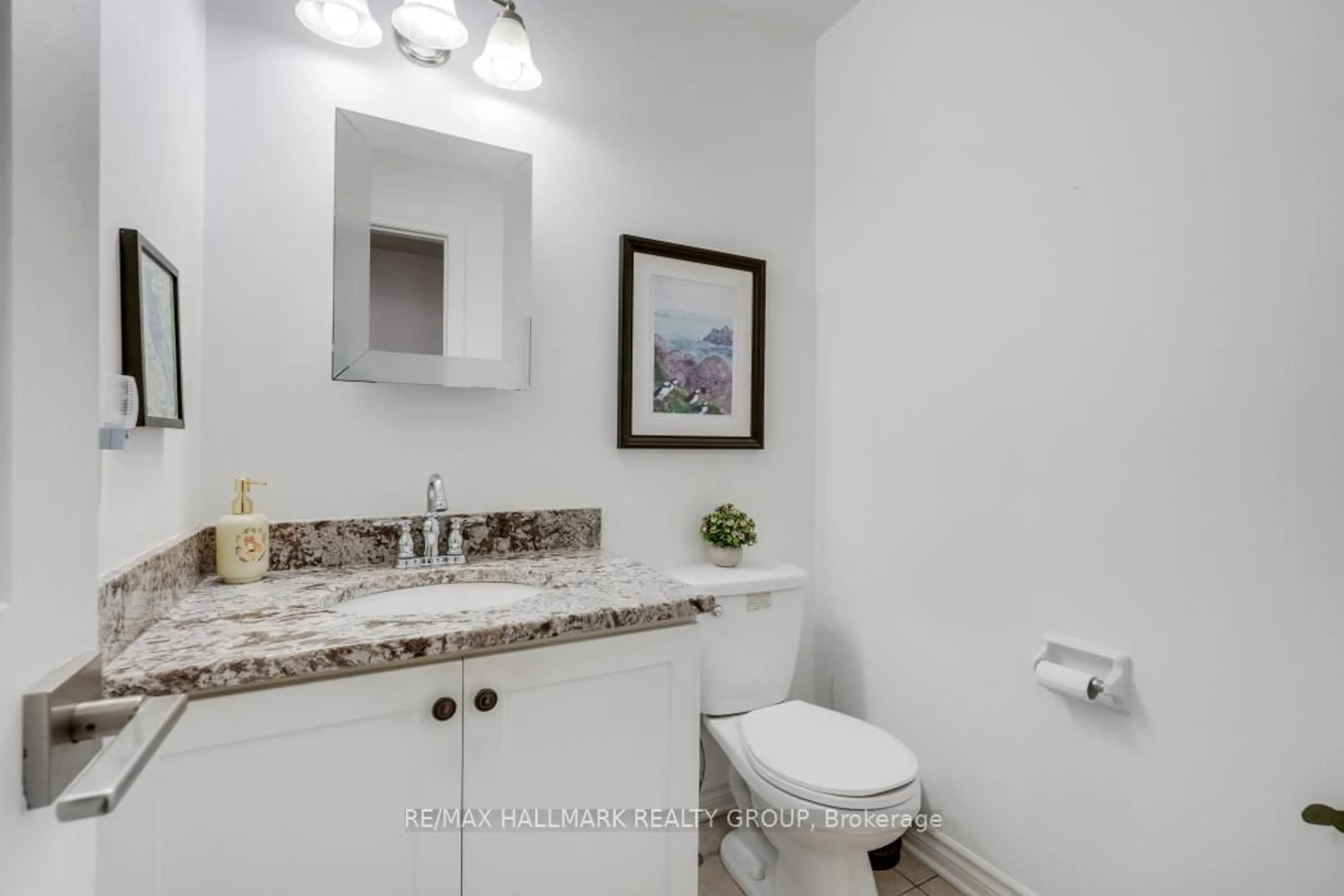 Standard bathroom, ceramic/tile floor for 2534 Southvale Cres, Ottawa Ontario K1B 5B4