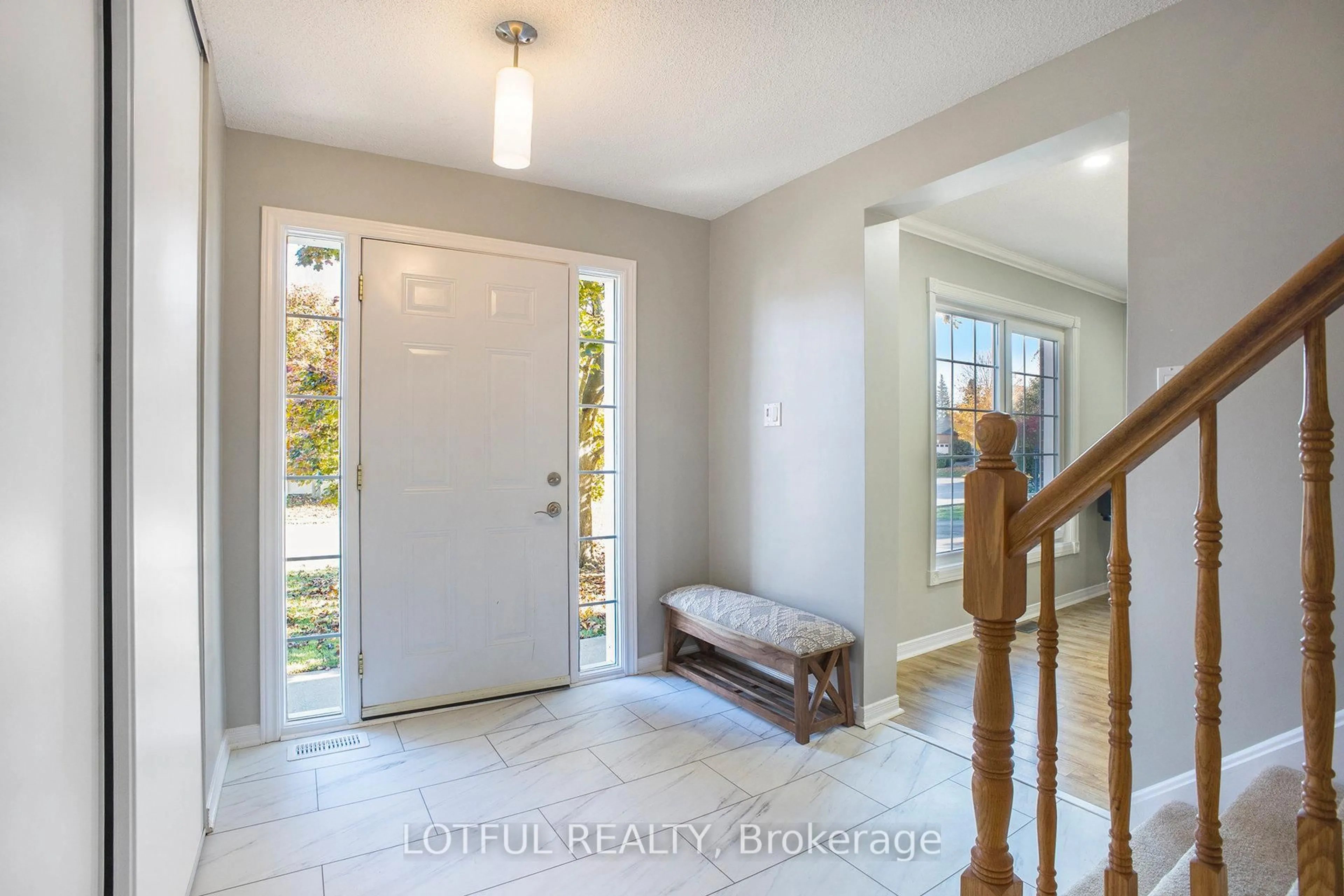 Indoor entryway for 4 Spindle Way, Stittsville Ontario K2S 1J4