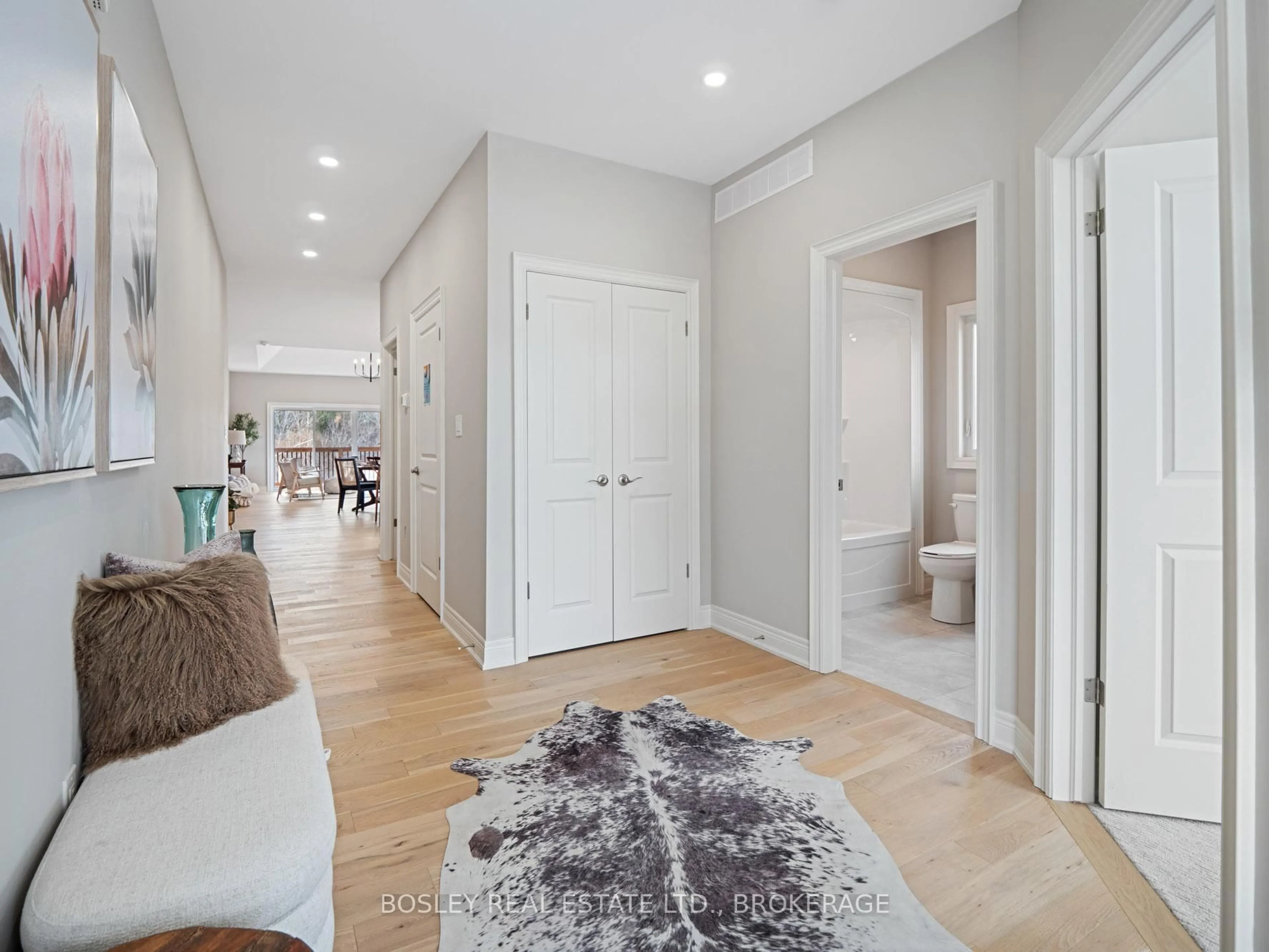 Indoor entryway for 503 ROYAL RIDGE Dr, Fort Erie Ontario L0S 1N0