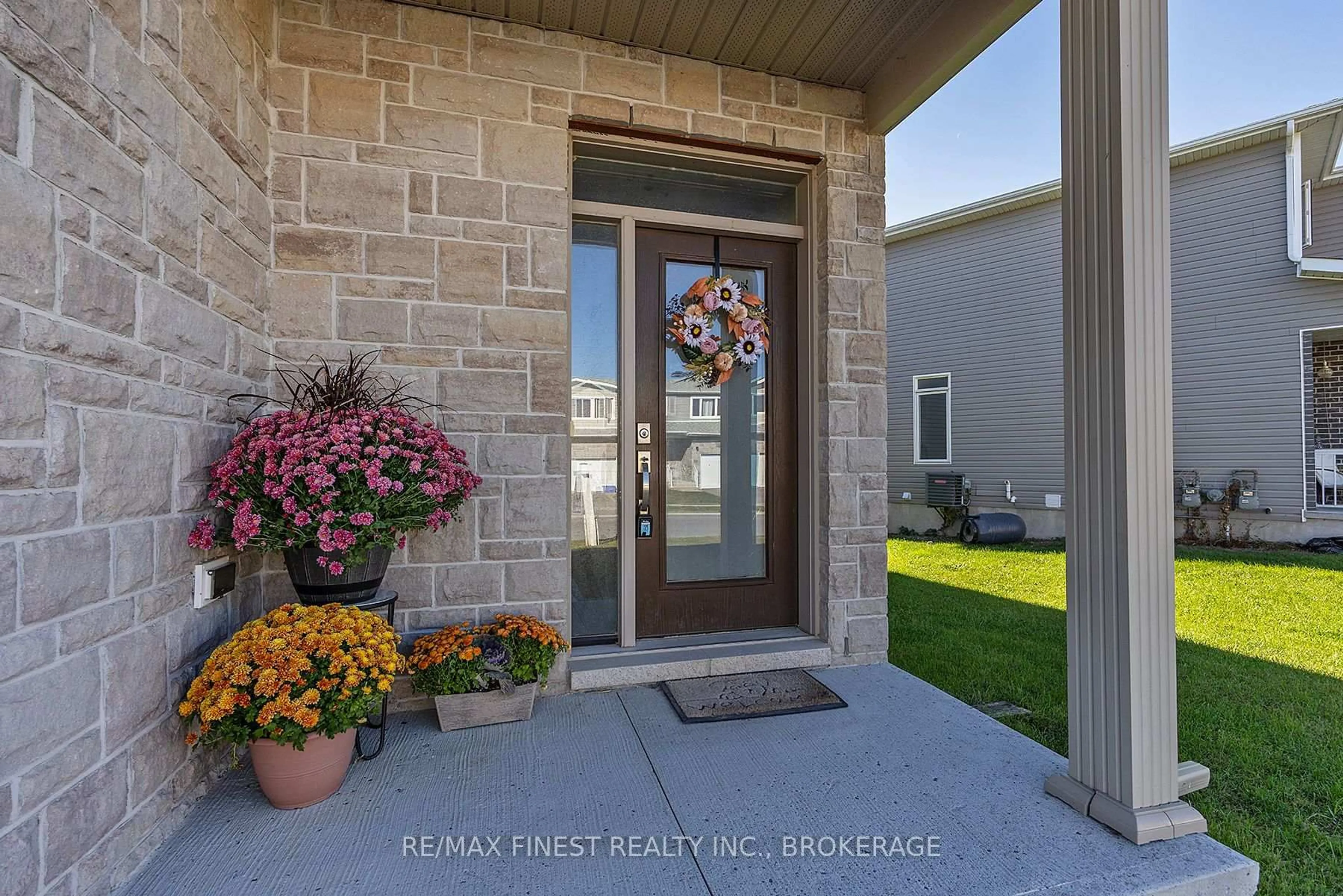 Indoor entryway for 937 Riverview Way, Kingston Ontario K7K 7J8