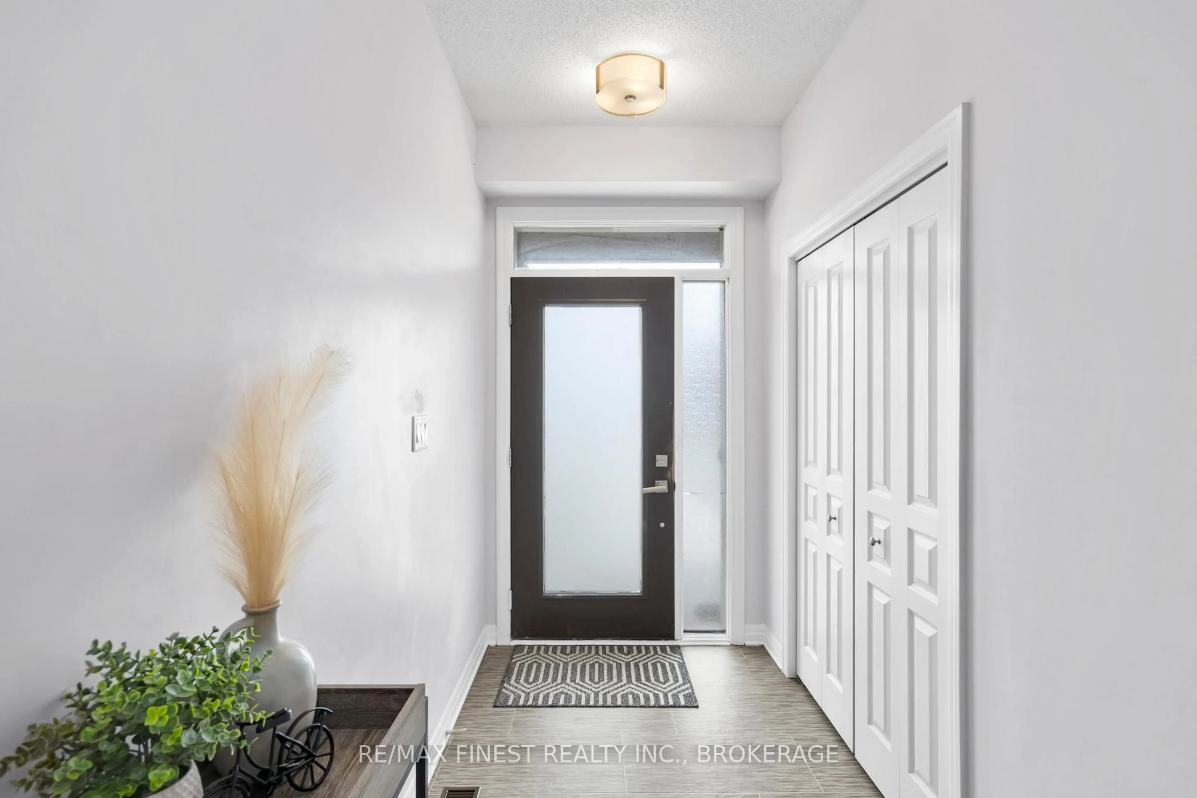 Indoor entryway for 937 Riverview Way, Kingston Ontario K7K 7J8