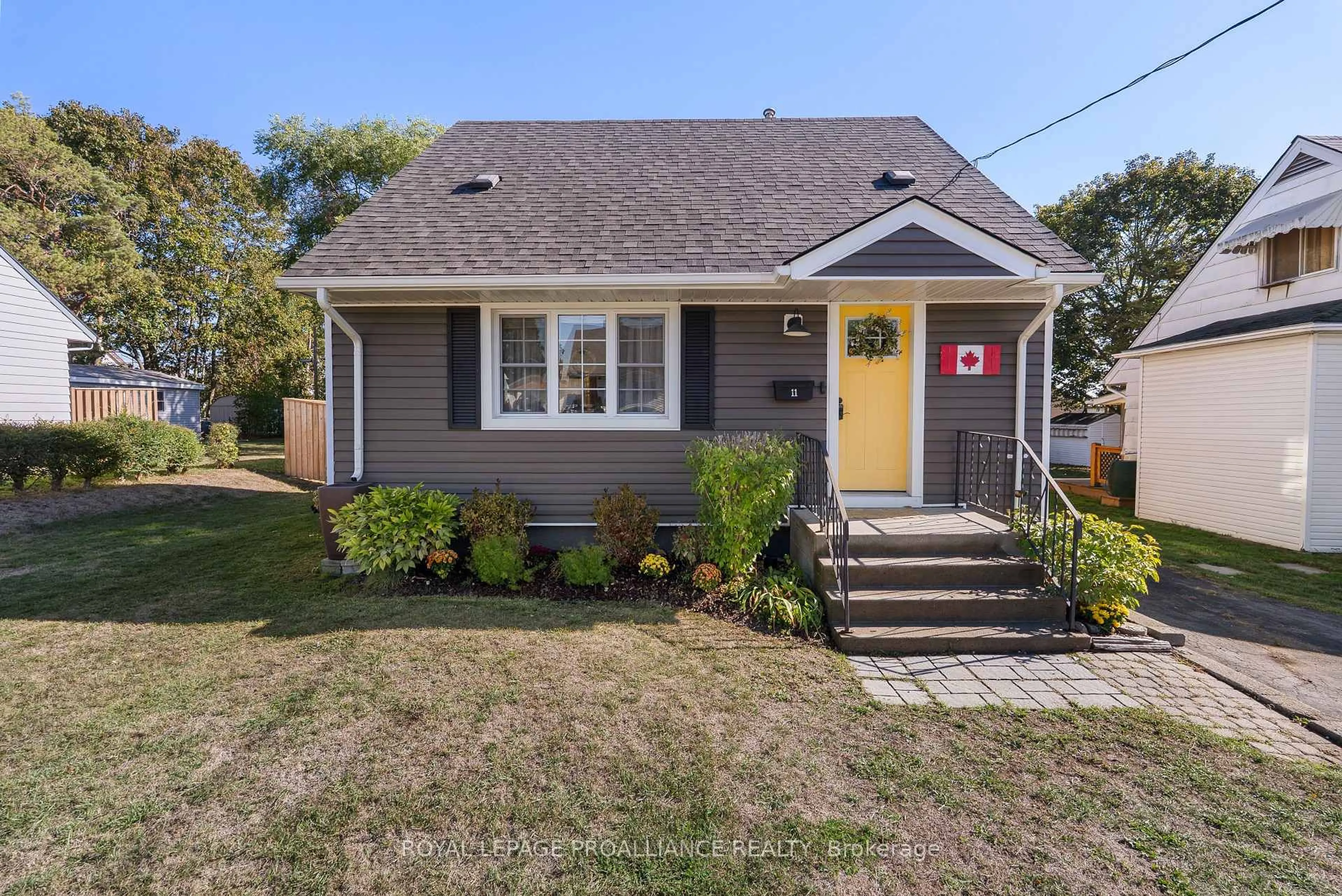 Home with vinyl exterior material, street for 11 Fifth St, Belleville Ontario K8N 4S2