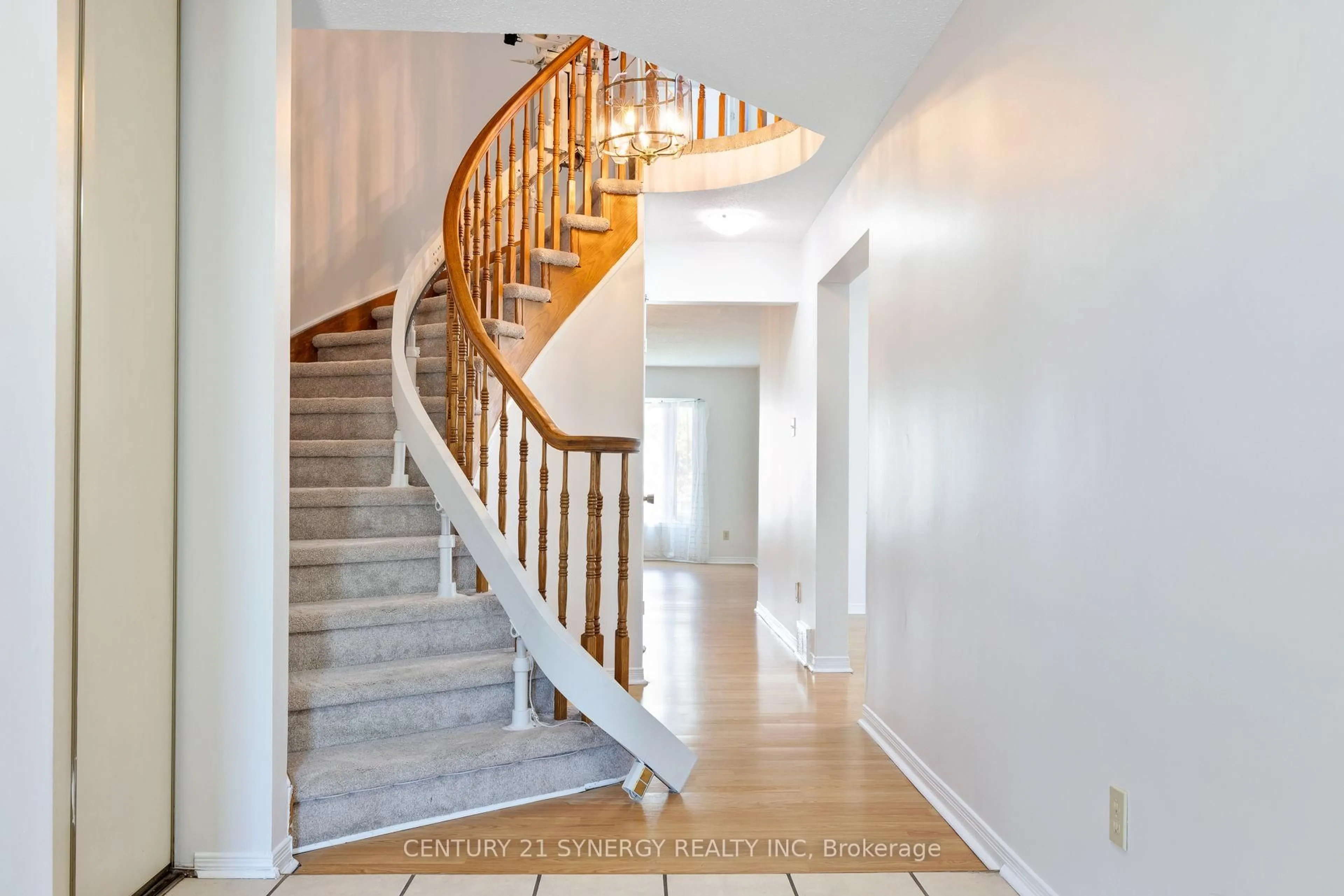 Stairs for 861 KARSH Dr, Ottawa Ontario K1G 4T9