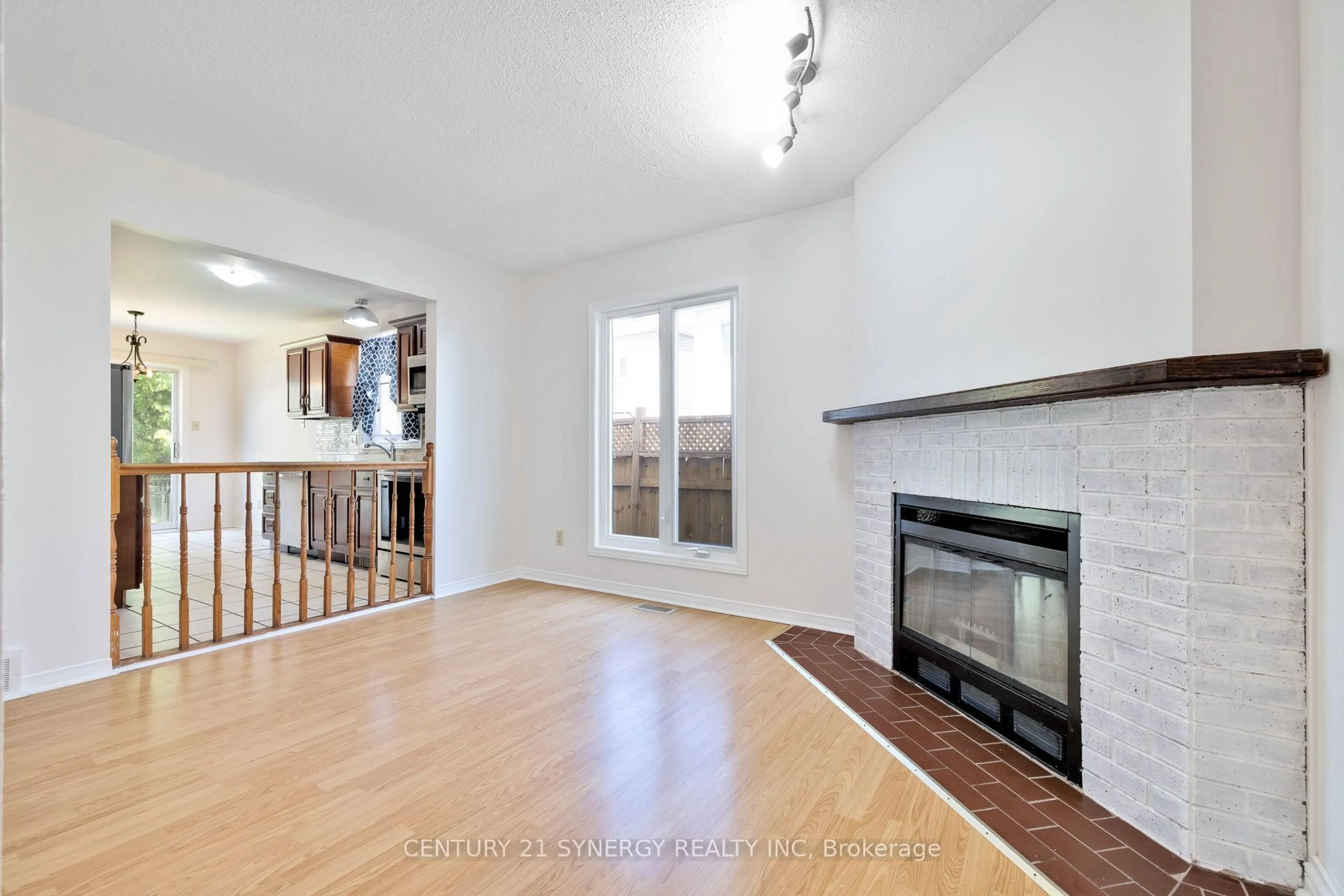 Unknown for 861 KARSH Dr, Ottawa Ontario K1G 4T9