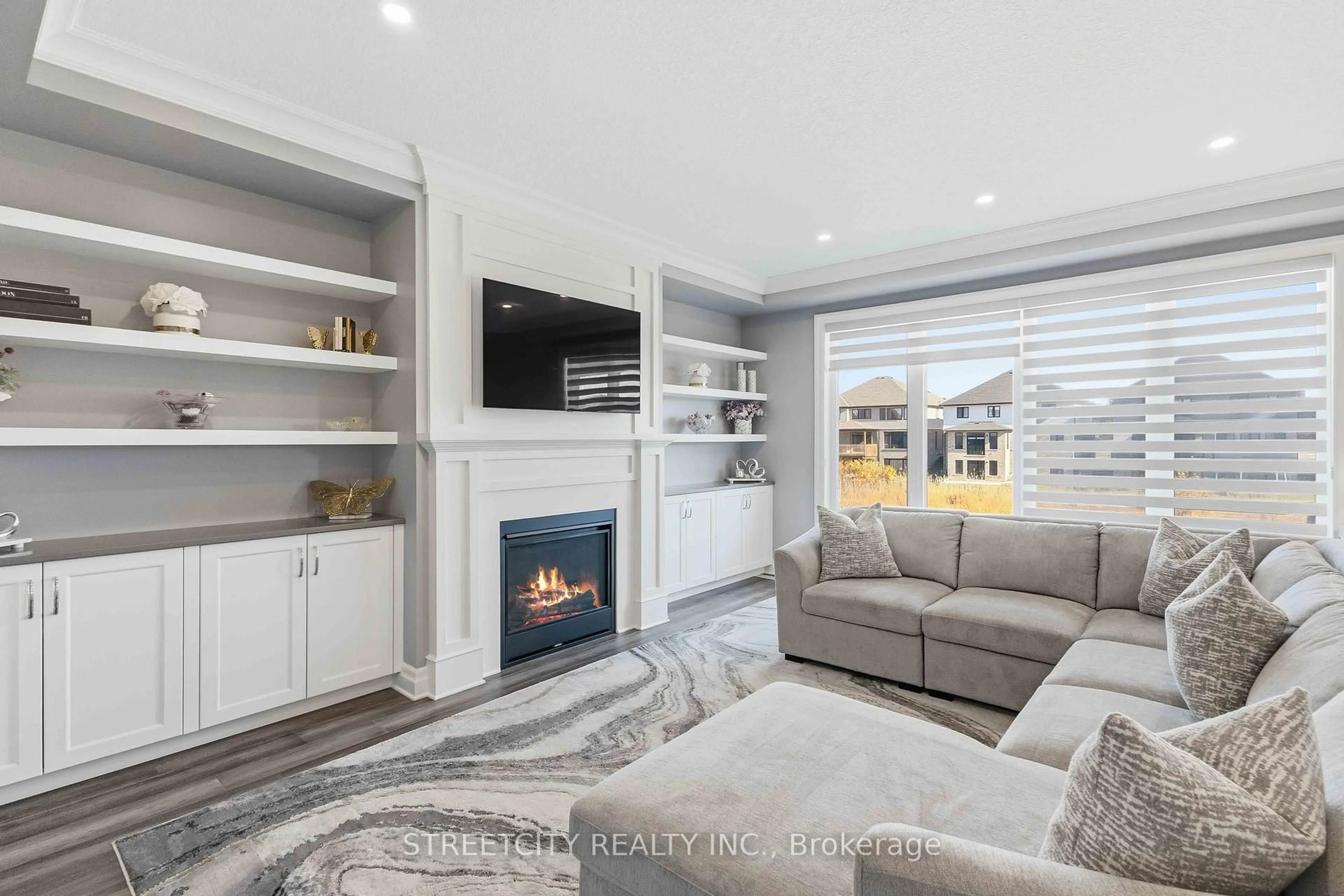 Living room with furniture, unknown for 1391 Medway Park Dr, London North Ontario N6G 0Z6