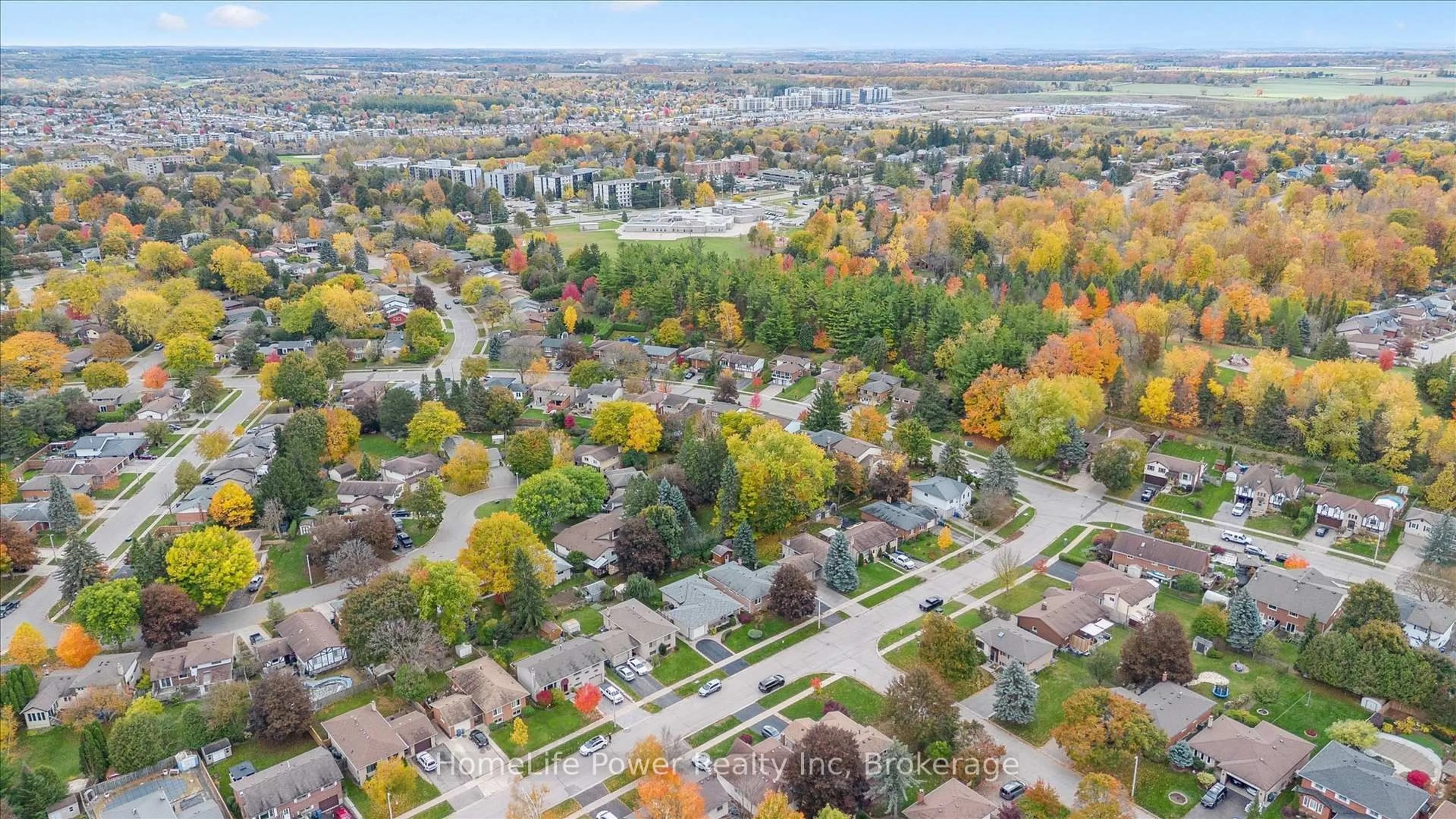 A pic from outside/outdoor area/front of a property/back of a property/a pic from drone, street for 28 Matthew Dr, Guelph Ontario N1H 7L7