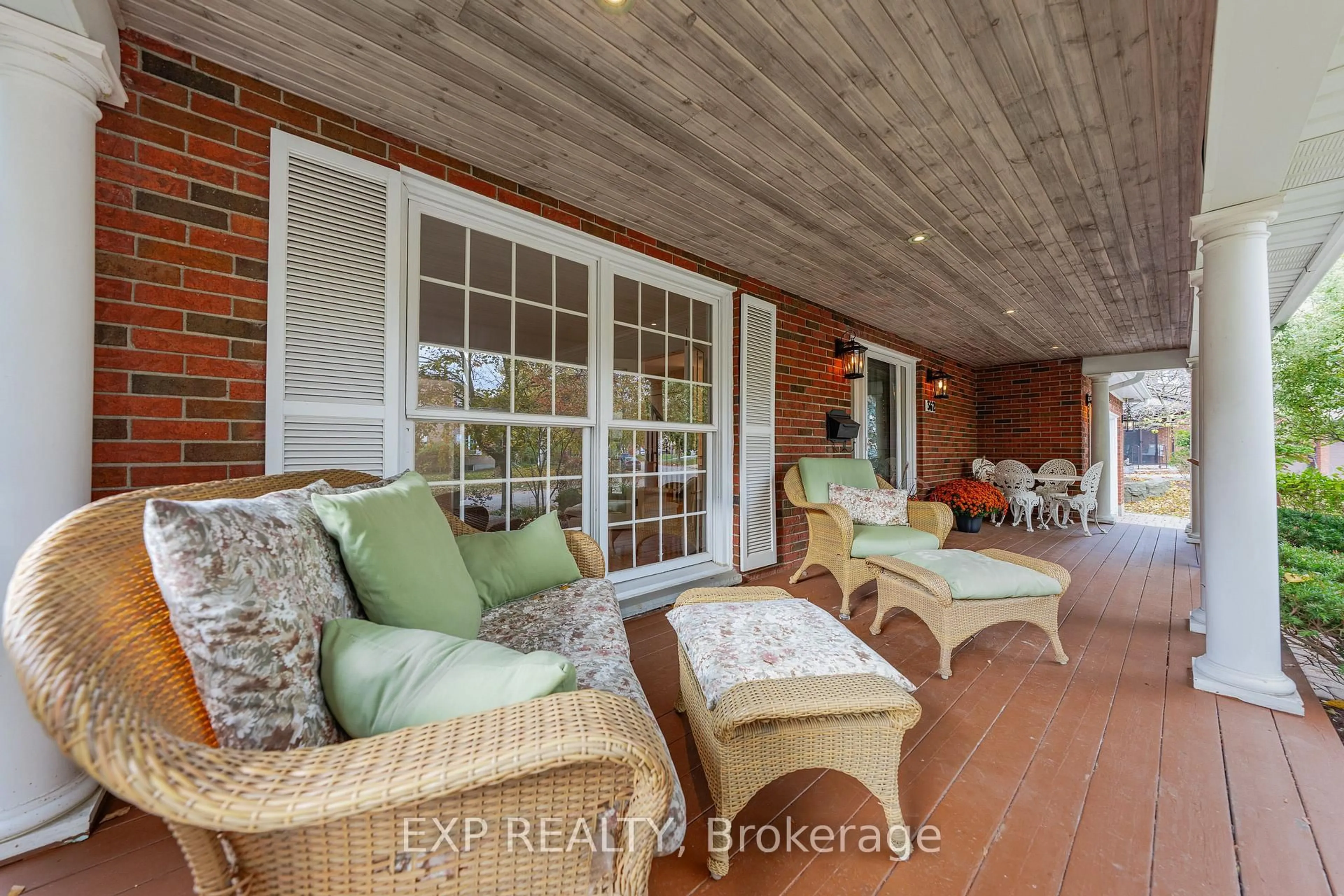 Patio, water/lake/river/ocean view for 362 Pommel Gate Cres, Waterloo Ontario N2L 5X4