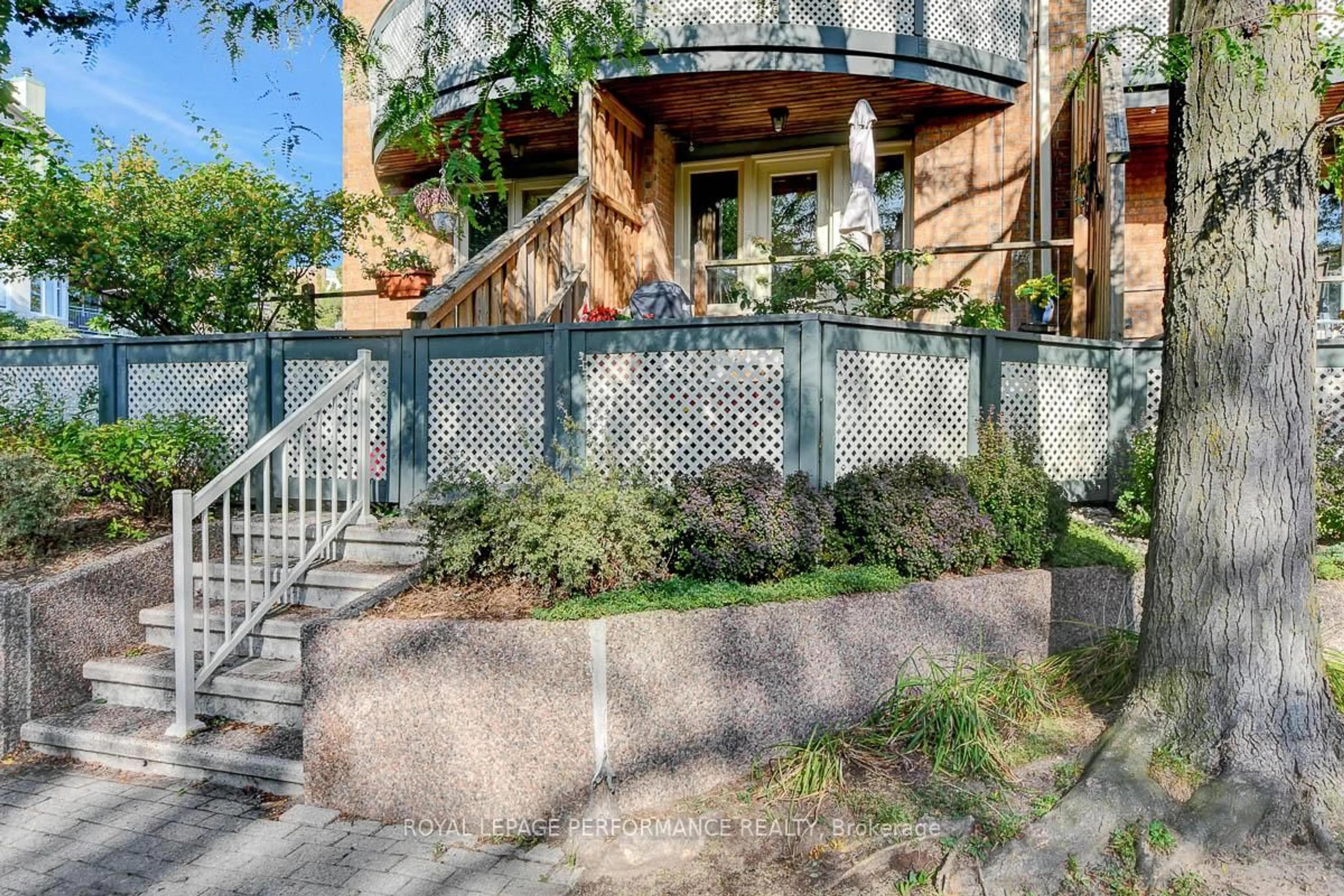 Unknown for 2 Columbus Ave #3, Ottawa Ontario K1K 1R3