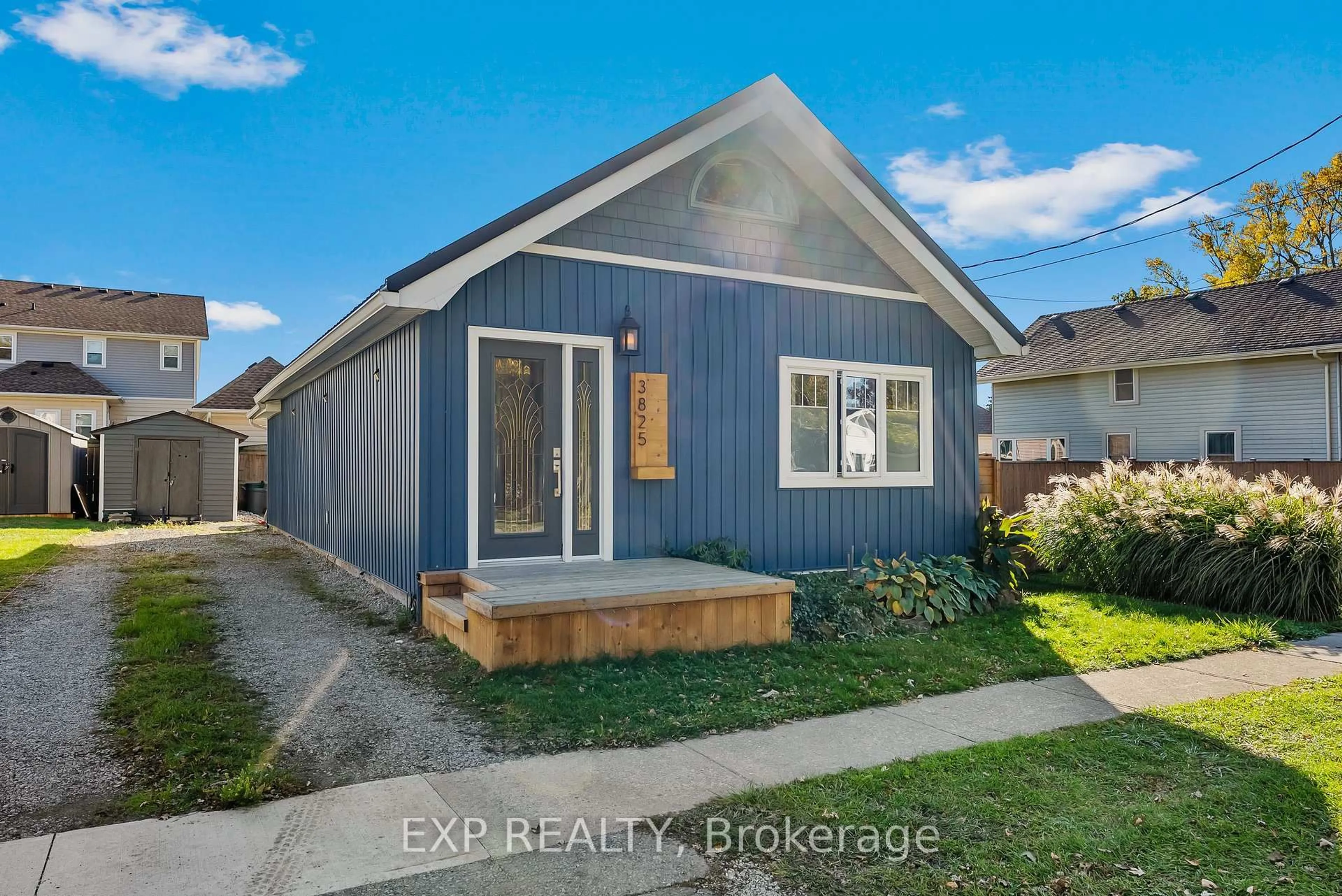 Home with vinyl exterior material, street for 3825 Graeber Ave, Fort Erie Ontario L0S 1B0