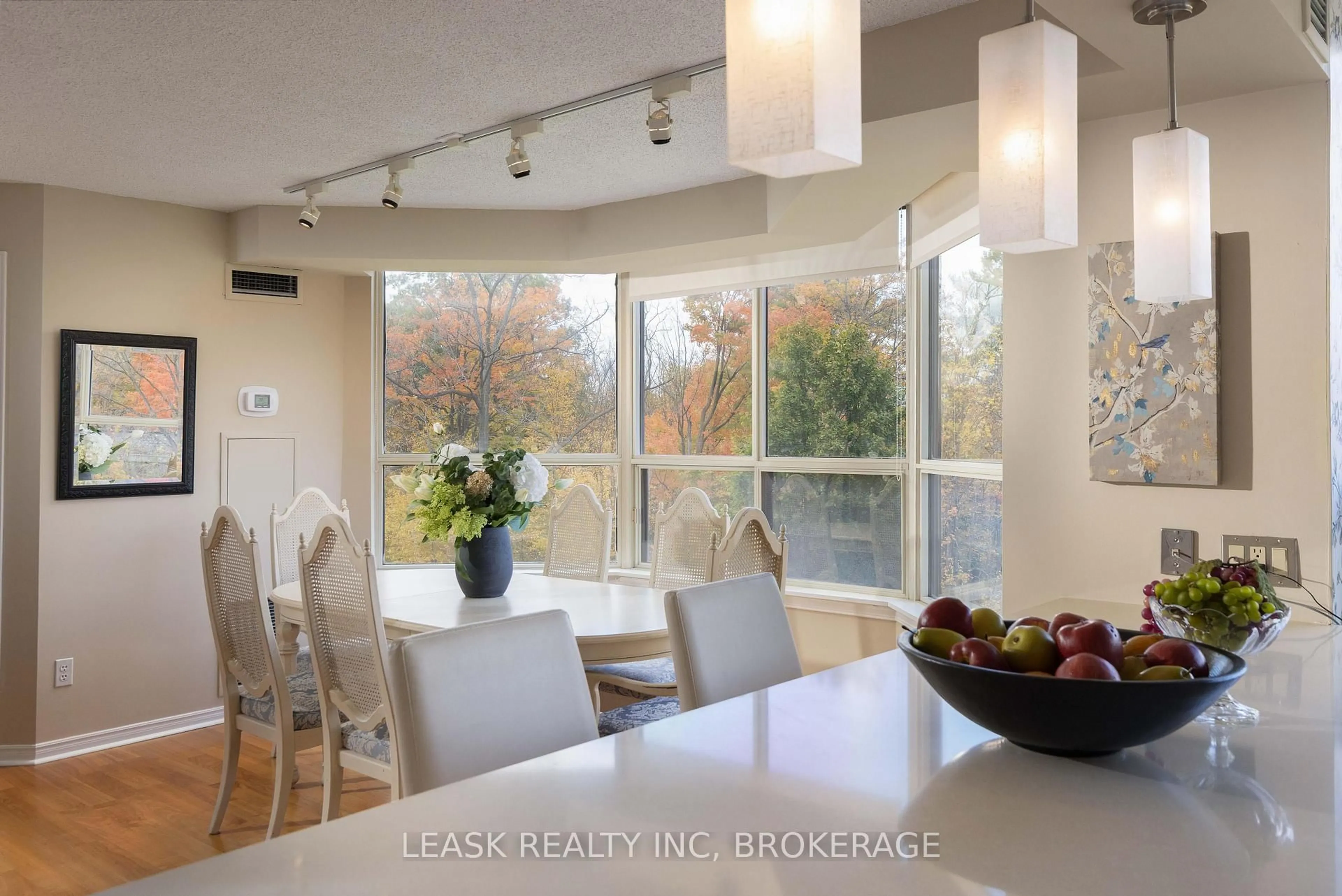 Dining room, ceramic/tile floor for 3 Towering Heights Blvd #303, St. Catharines Ontario L2T 4A4