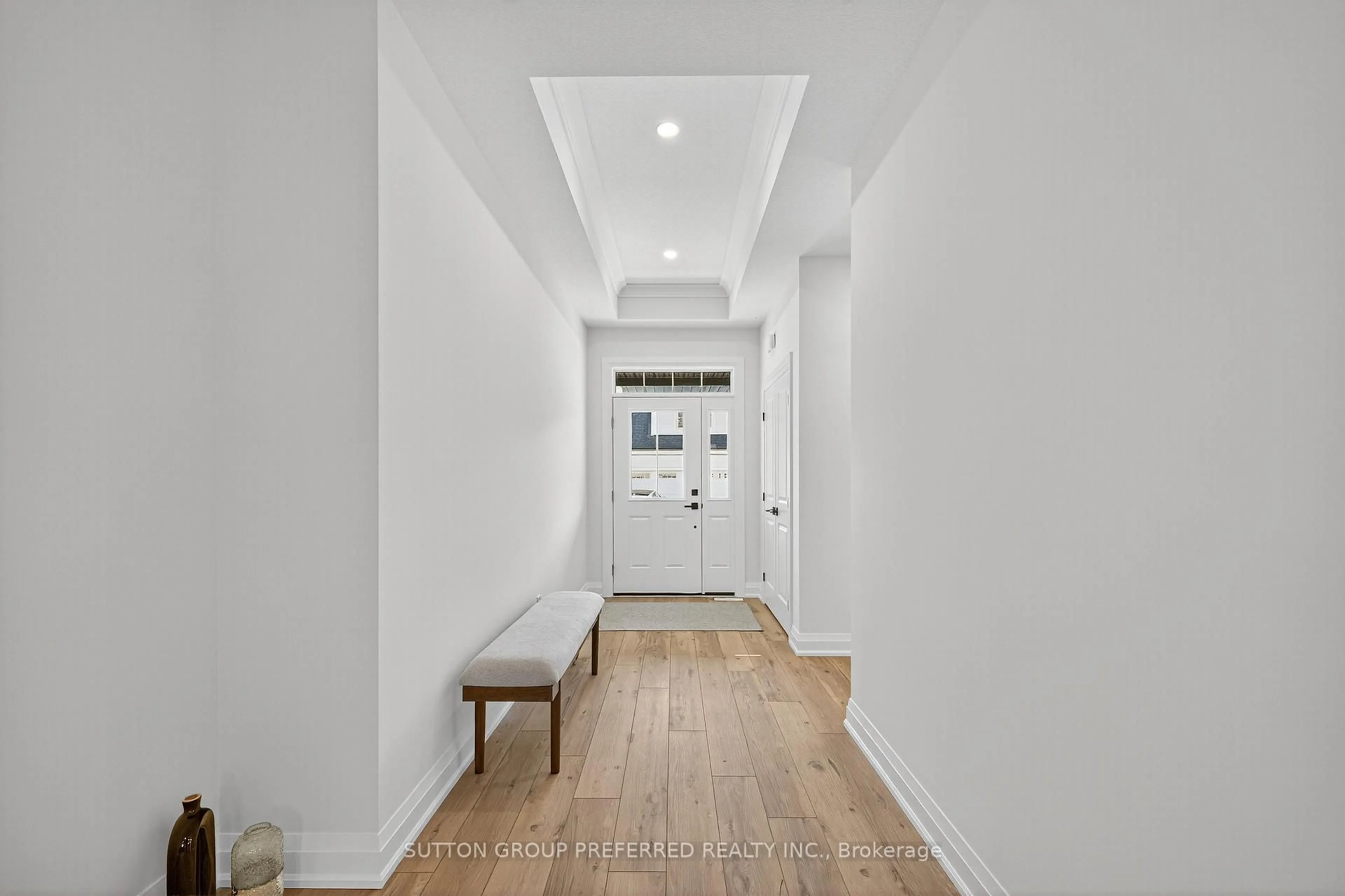 Indoor entryway for 175 GLENGARIFF Dr #22, Southwold Ontario N5P 0G1