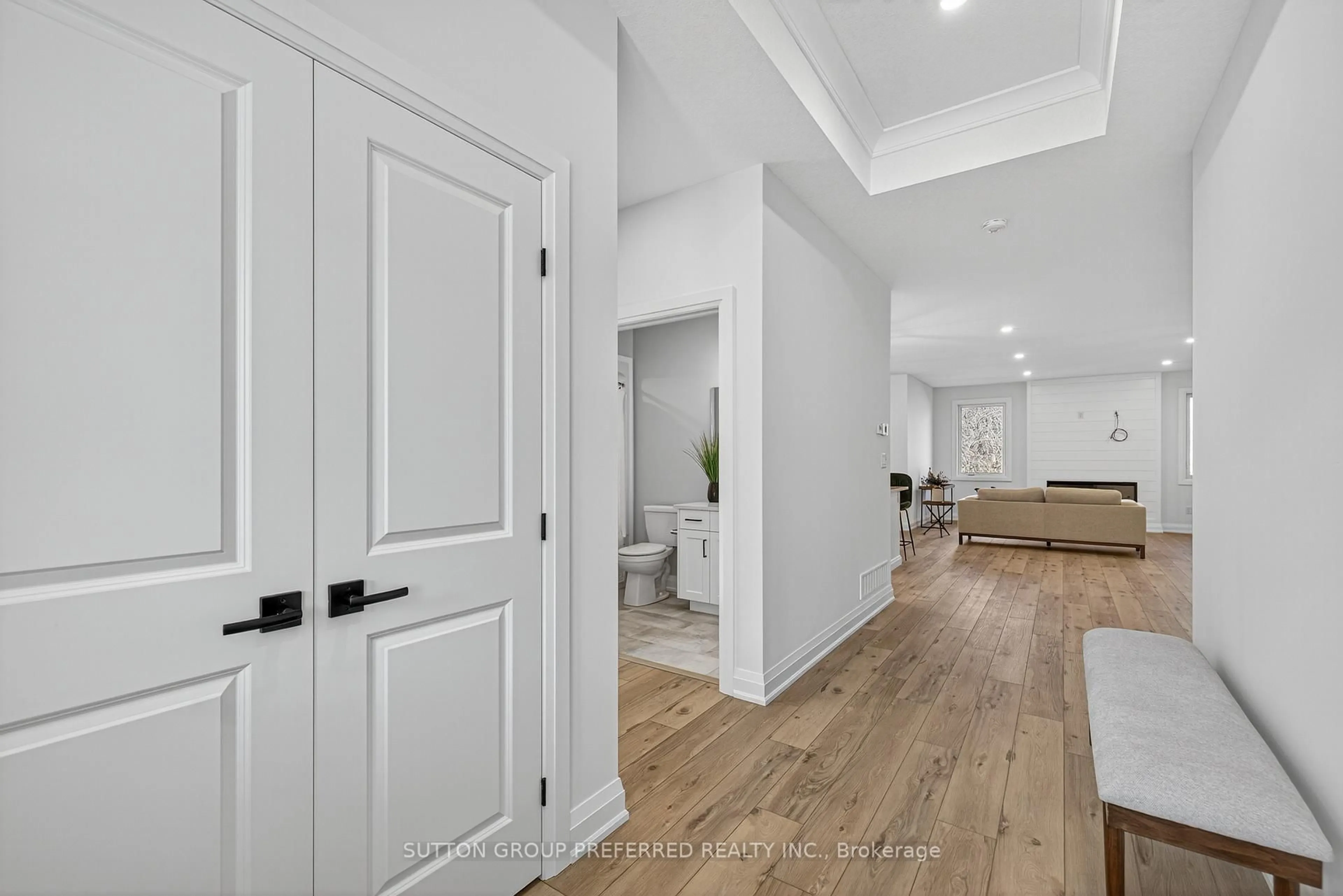 Indoor entryway for 175 GLENGARIFF Dr #22, Southwold Ontario N5P 0G1