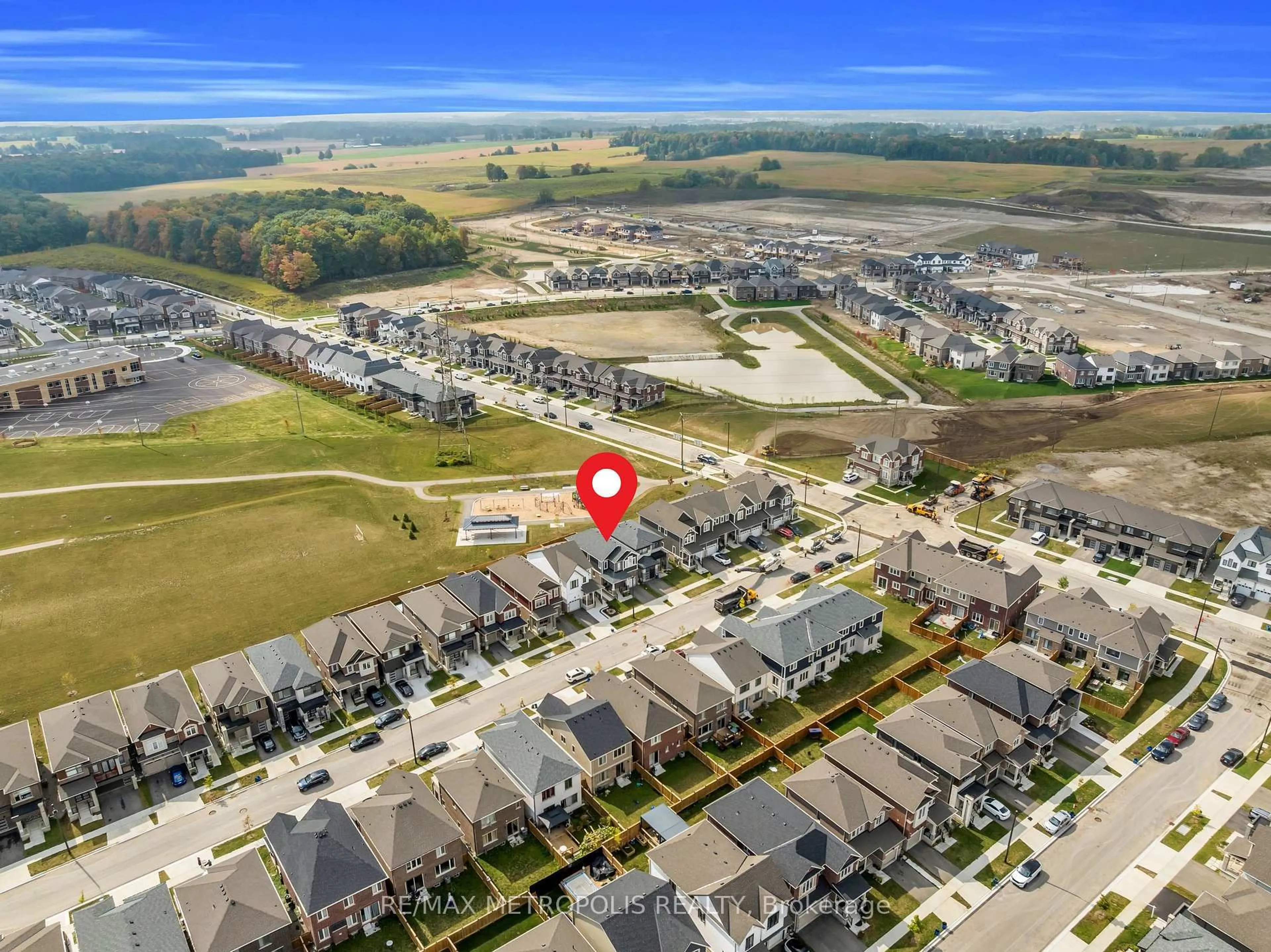 A pic from outside/outdoor area/front of a property/back of a property/a pic from drone, unknown for 18 Saxony St, Kitchener Ontario N2R 0S3