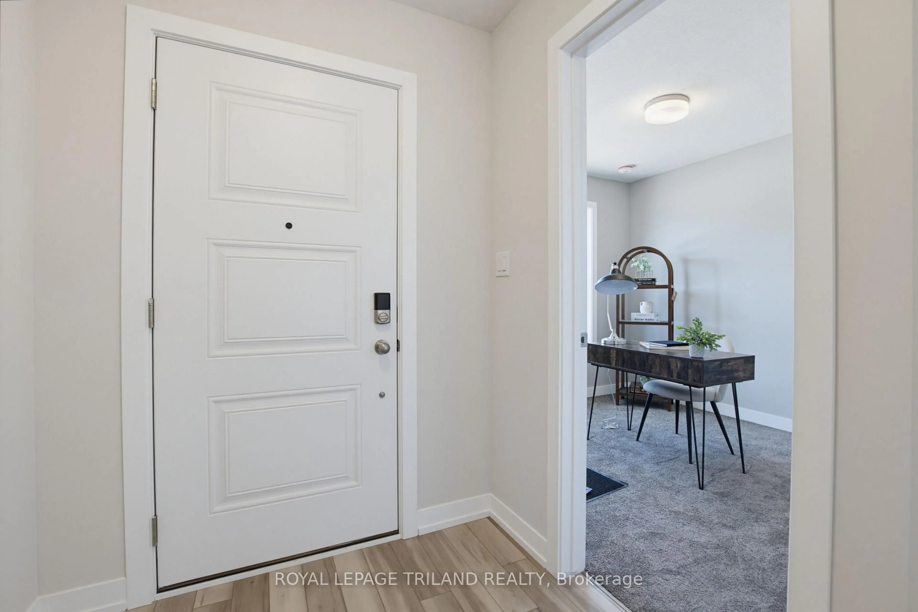 Indoor entryway for 146 STYLES Dr, St. Thomas Ontario N5R 0R1