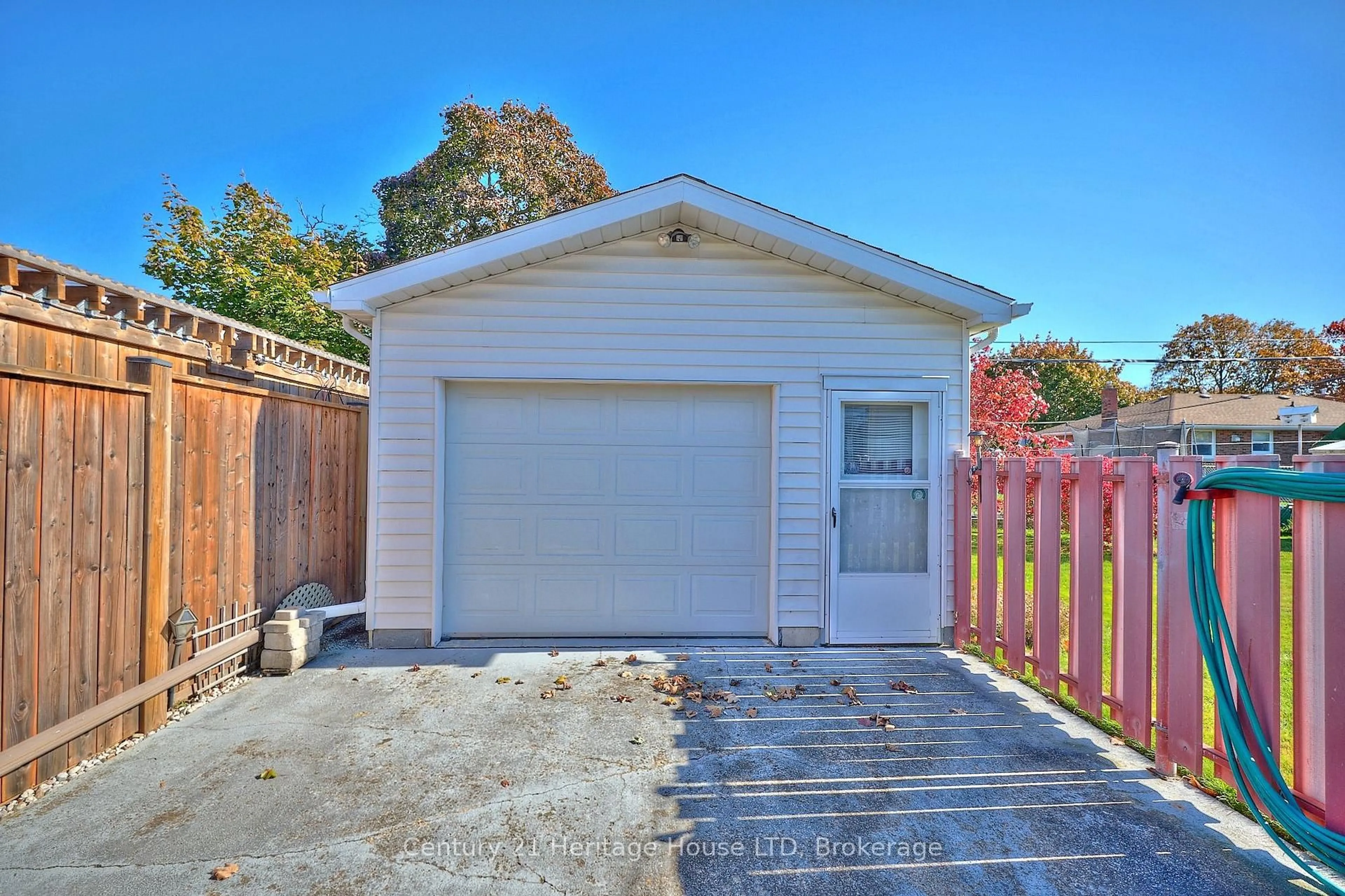 Shed for 82 Wakelin Terr, St. Catharines Ontario L2M 4K9