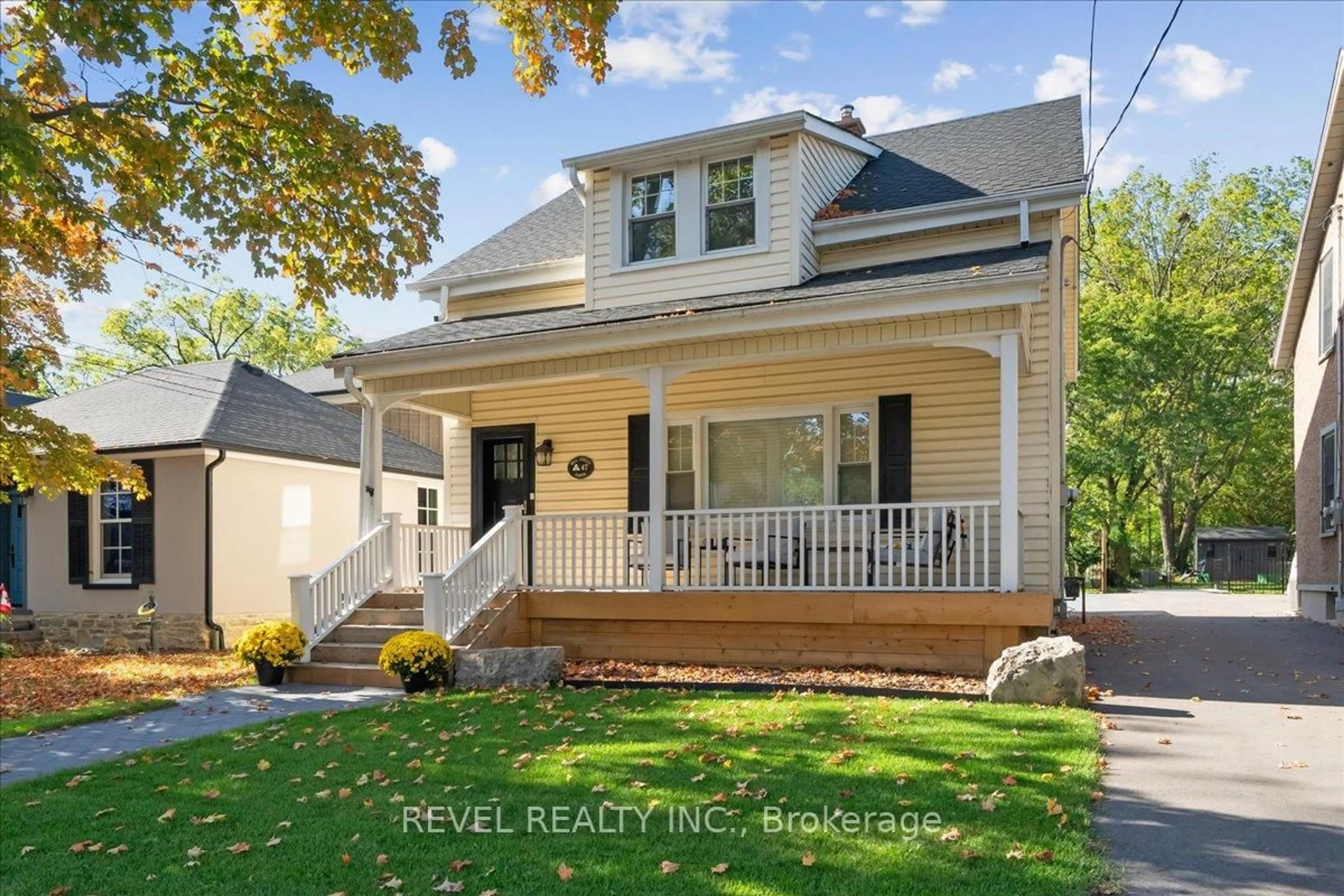 Home with vinyl exterior material, street for 47 Mill St, Hamilton Ontario L0R 2H0