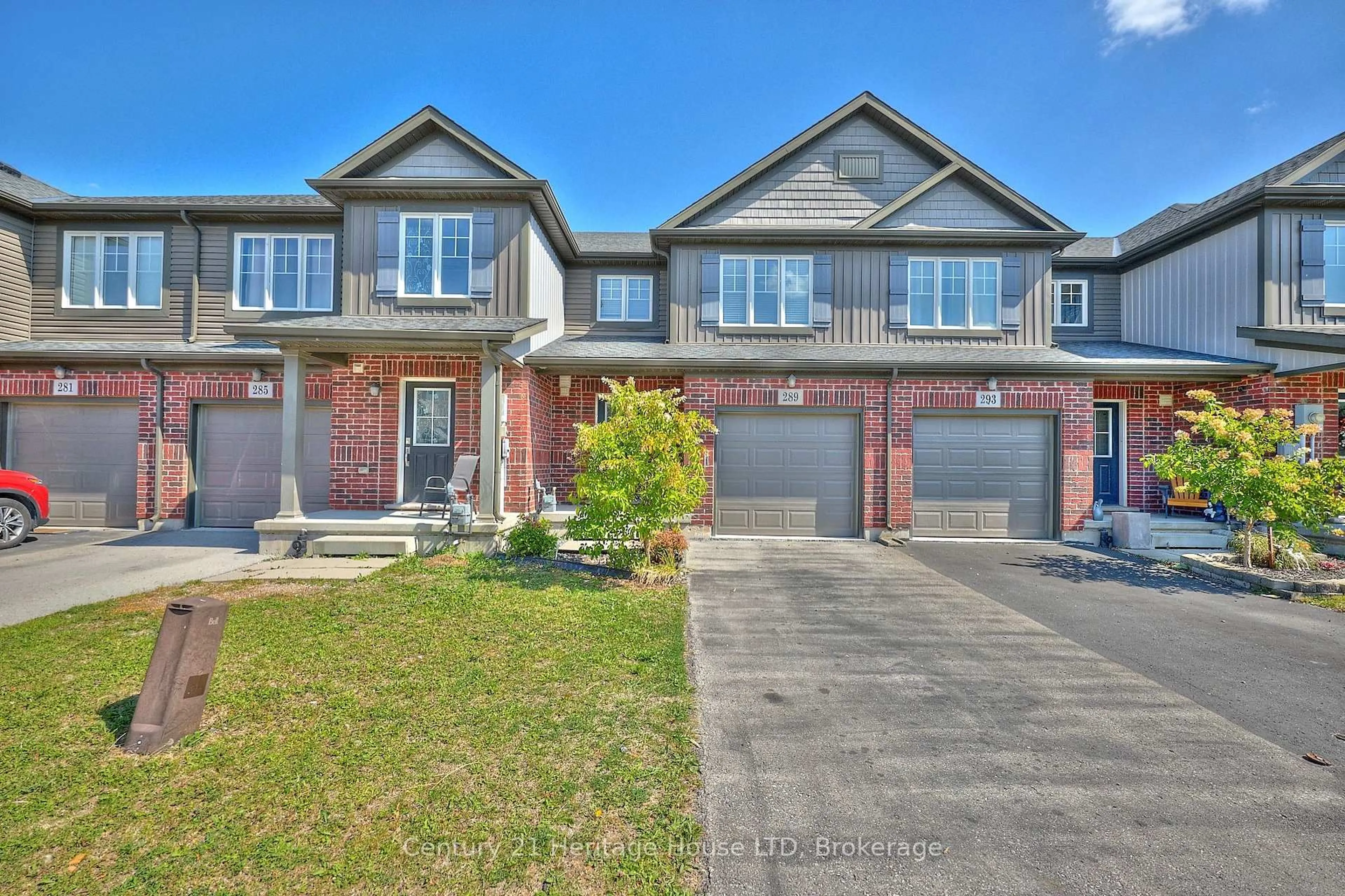 Home with brick exterior material, street for 289 SILVERWOOD Ave, Welland Ontario L3C 0B7