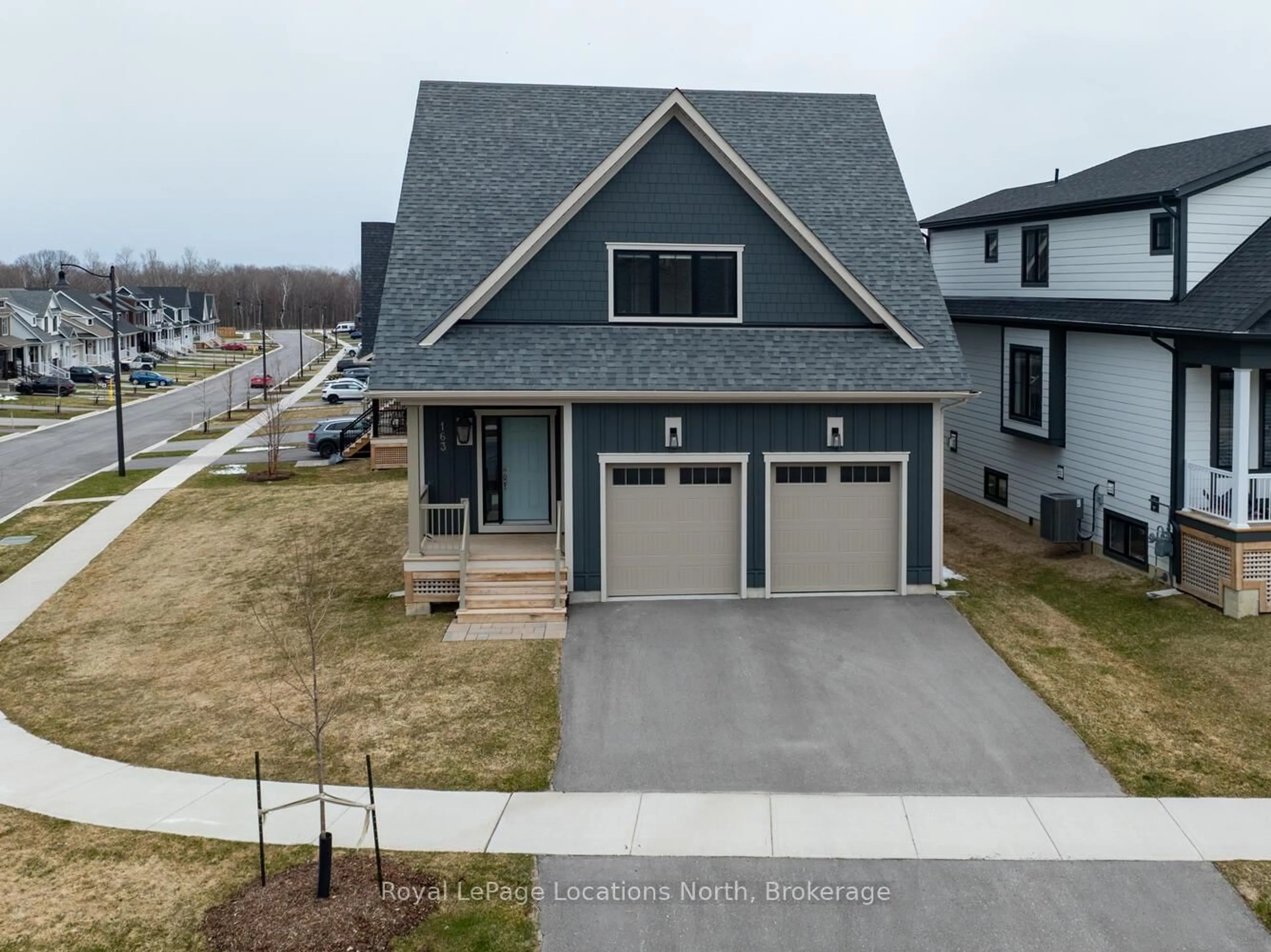 A pic from outside/outdoor area/front of a property/back of a property/a pic from drone, street for 163 Courtland St, Blue Mountains Ontario L9Y 5L7