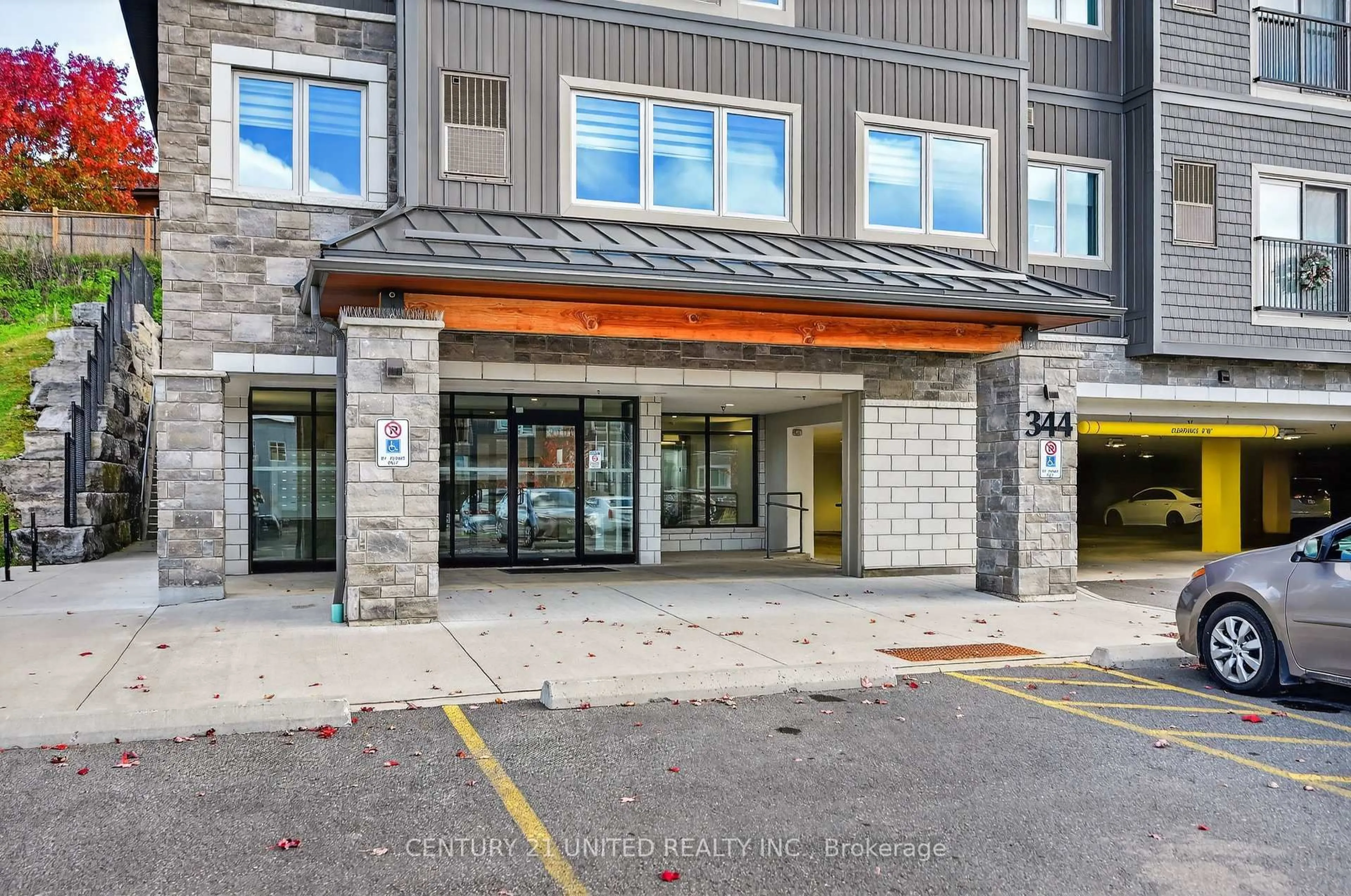 Indoor foyer for 344 Florence Dr #206, Peterborough Ontario K9J 0K4