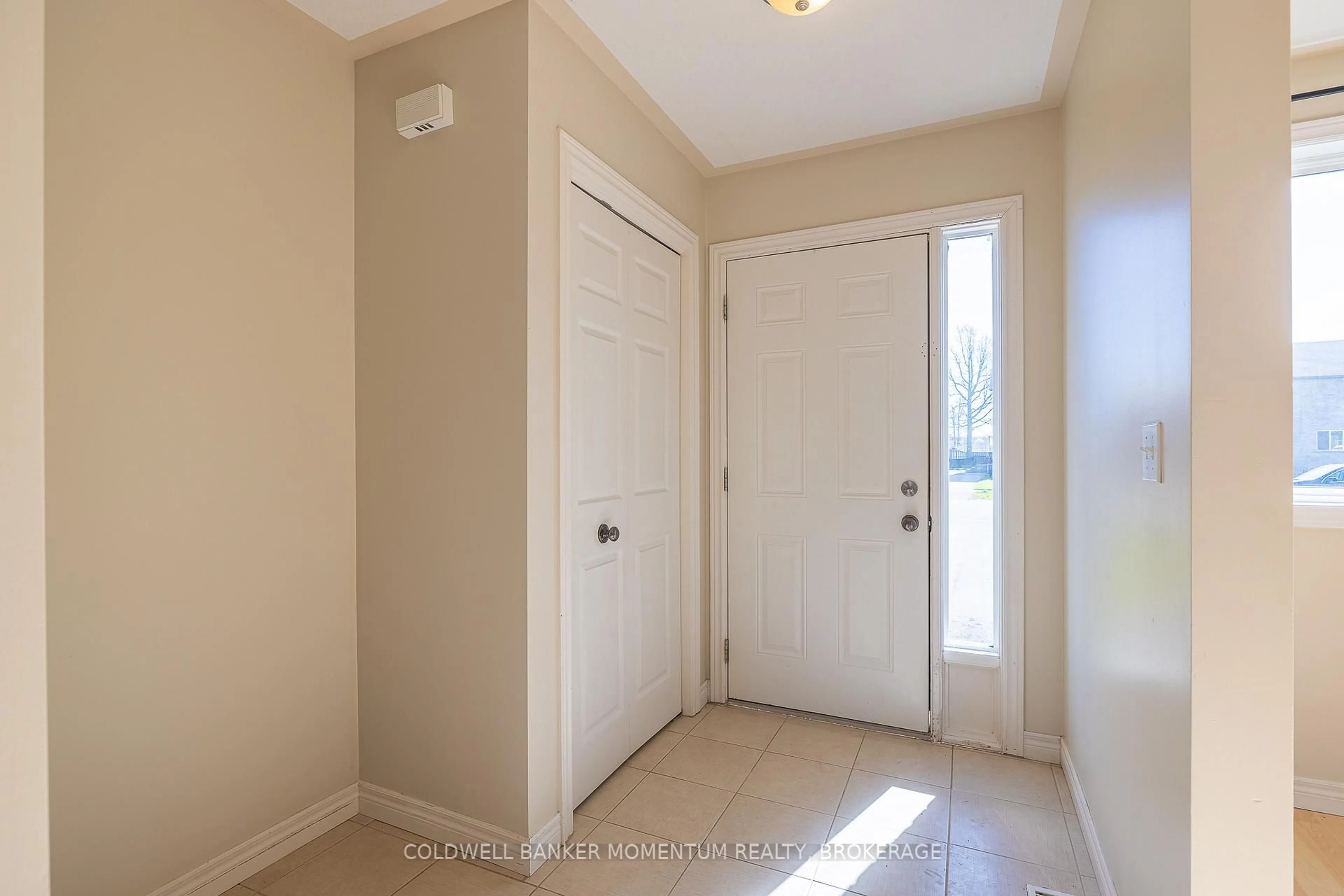 Indoor entryway for 44 Saturn Rd, Port Colborne Ontario L3K 6E1