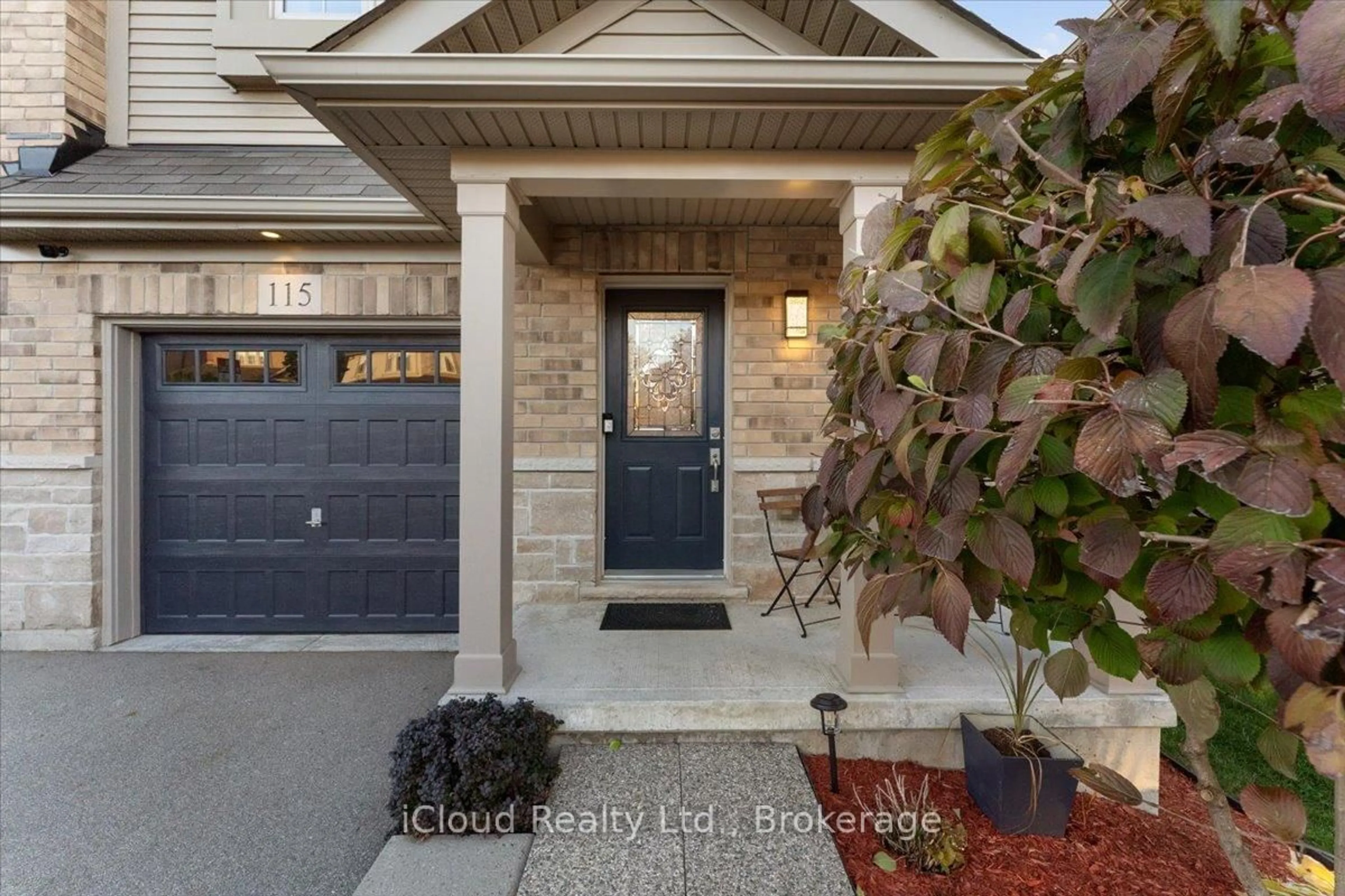 Indoor entryway for 115 Echovalley Dr, Hamilton Ontario L8J 0H1