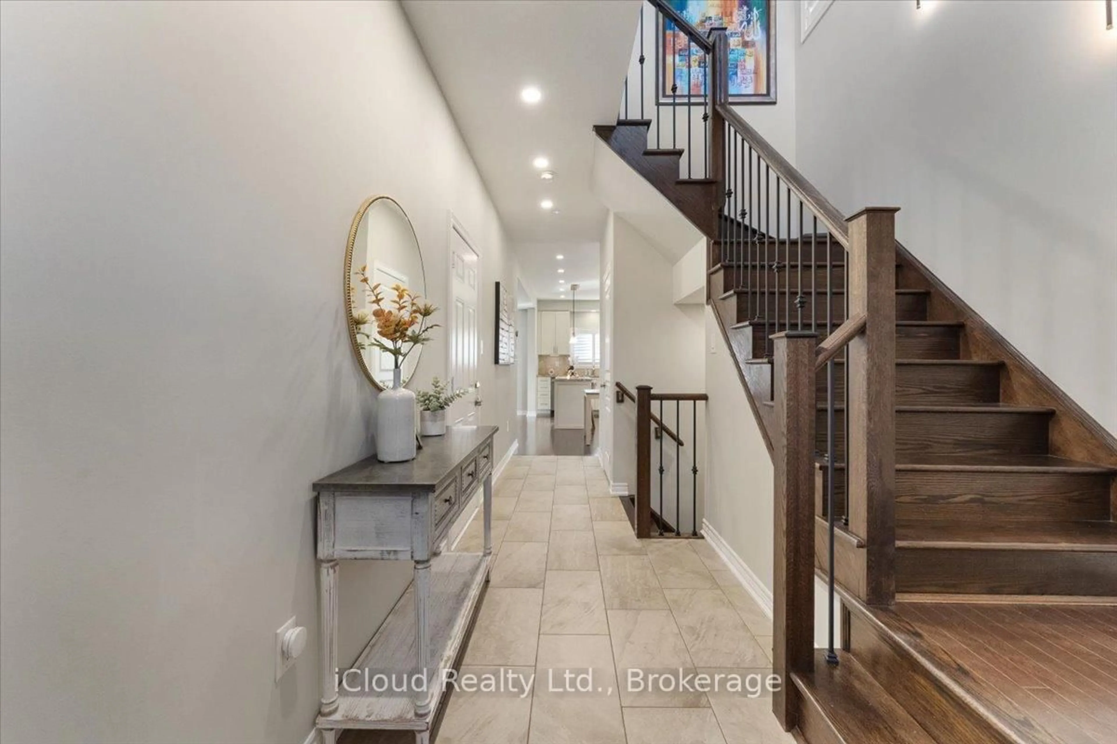 Indoor entryway for 115 Echovalley Dr, Hamilton Ontario L8J 0H1