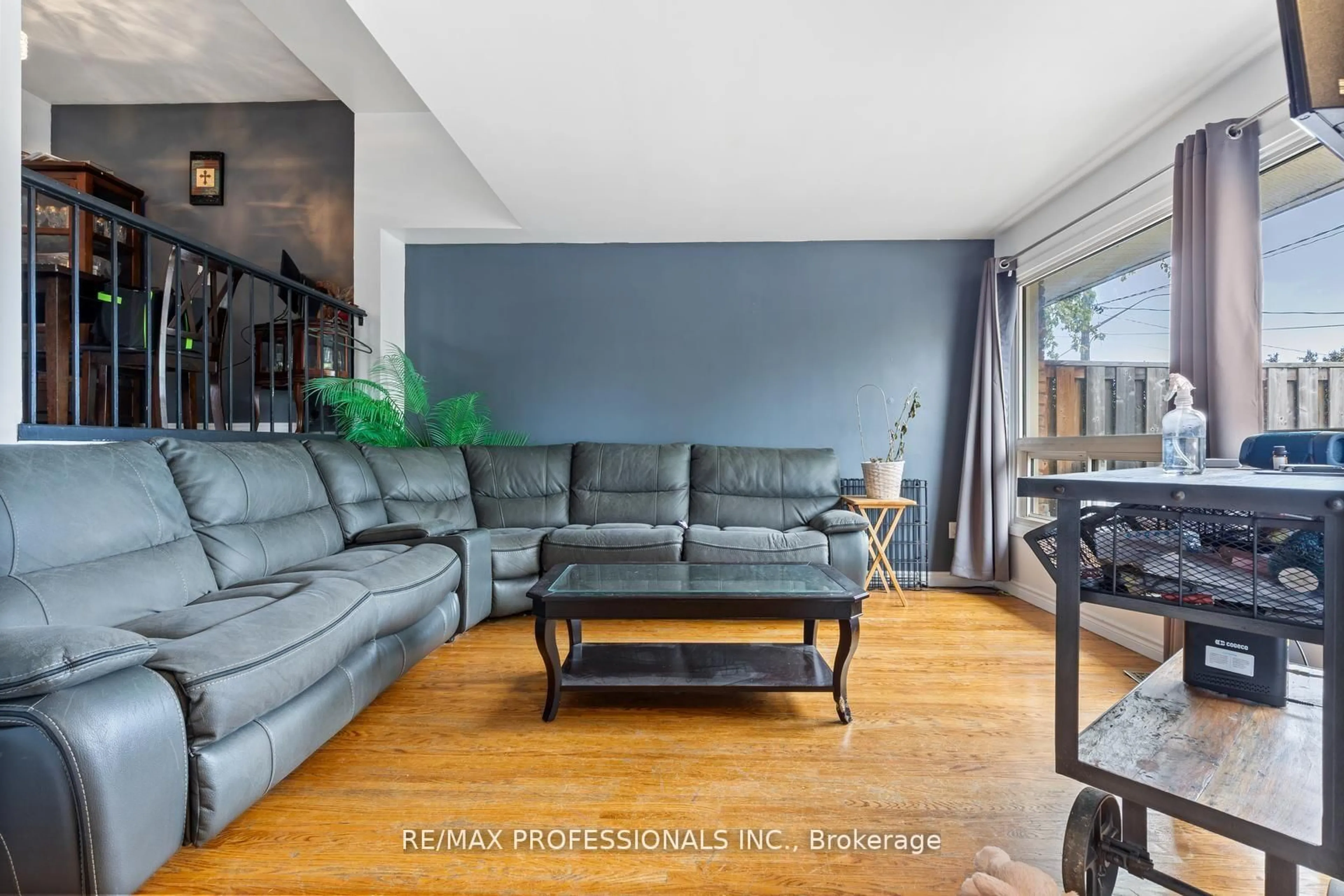 Living room with furniture, unknown for 5 Viking Crt #304, Grimsby Ontario L3M 3T8