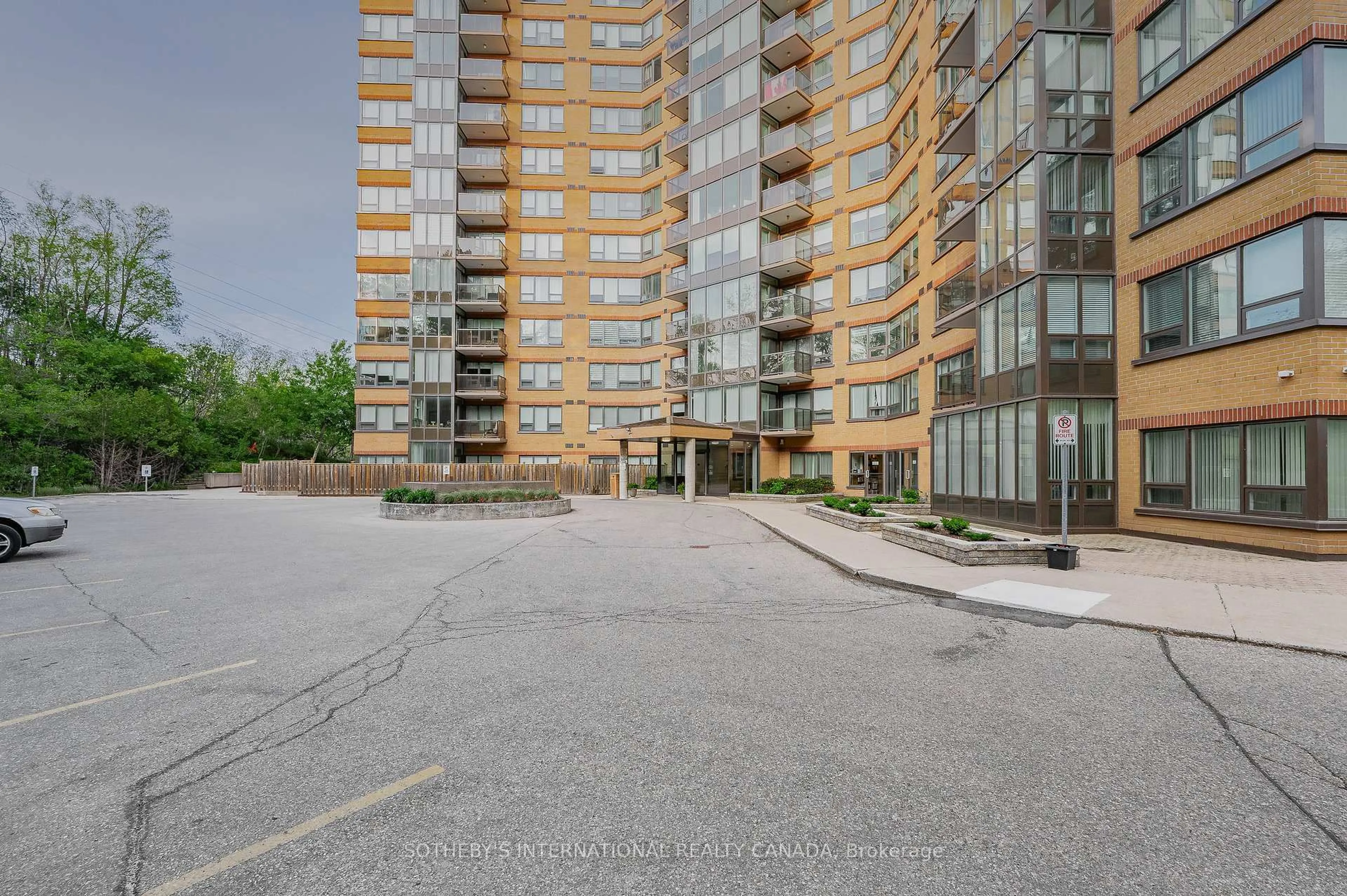 Patio, unknown for 237 King St #1003, Cambridge Ontario N3H 5L2