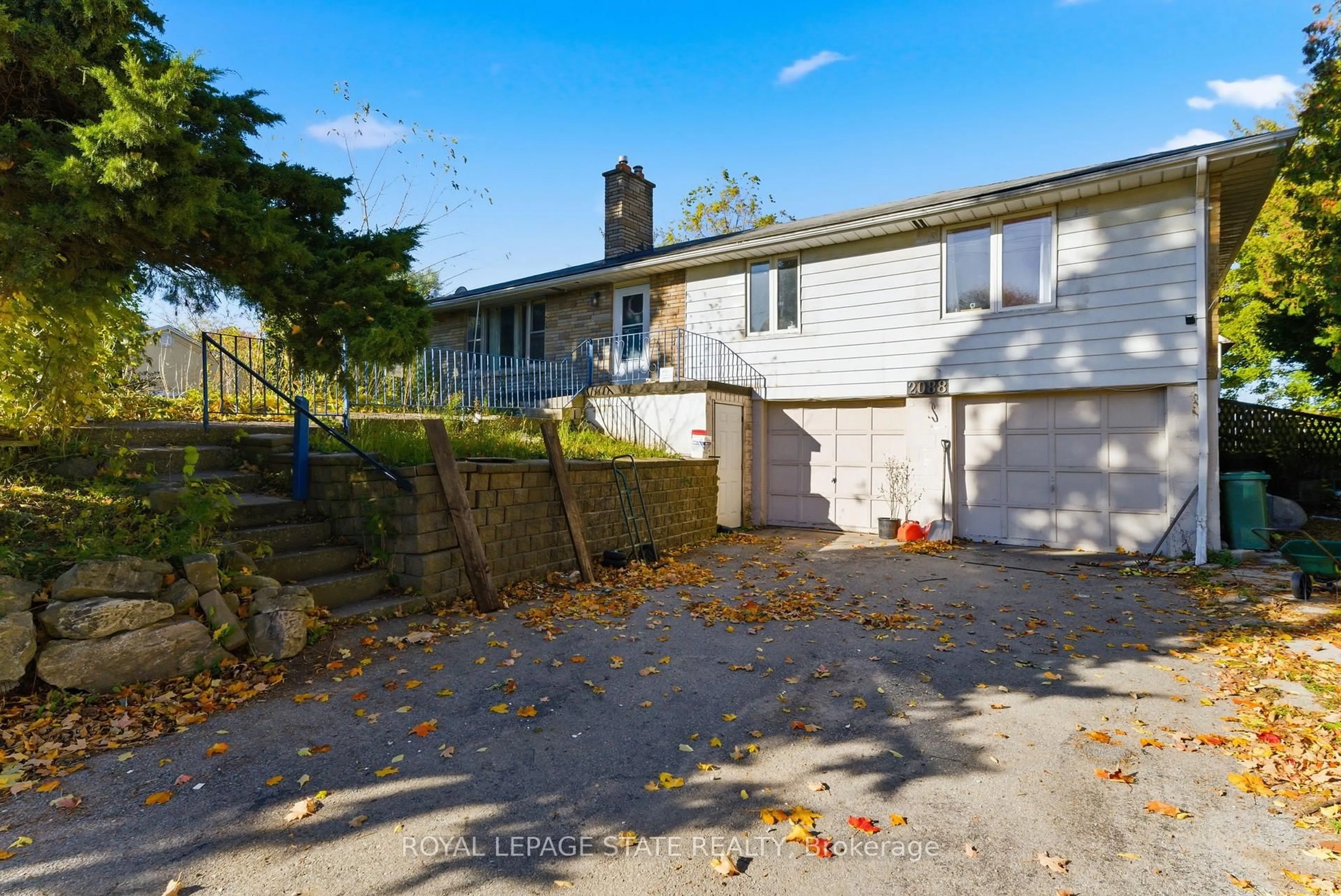 A pic from outside/outdoor area/front of a property/back of a property/a pic from drone, street for 2088 Upper James St, Hamilton Ontario L0R 1W0